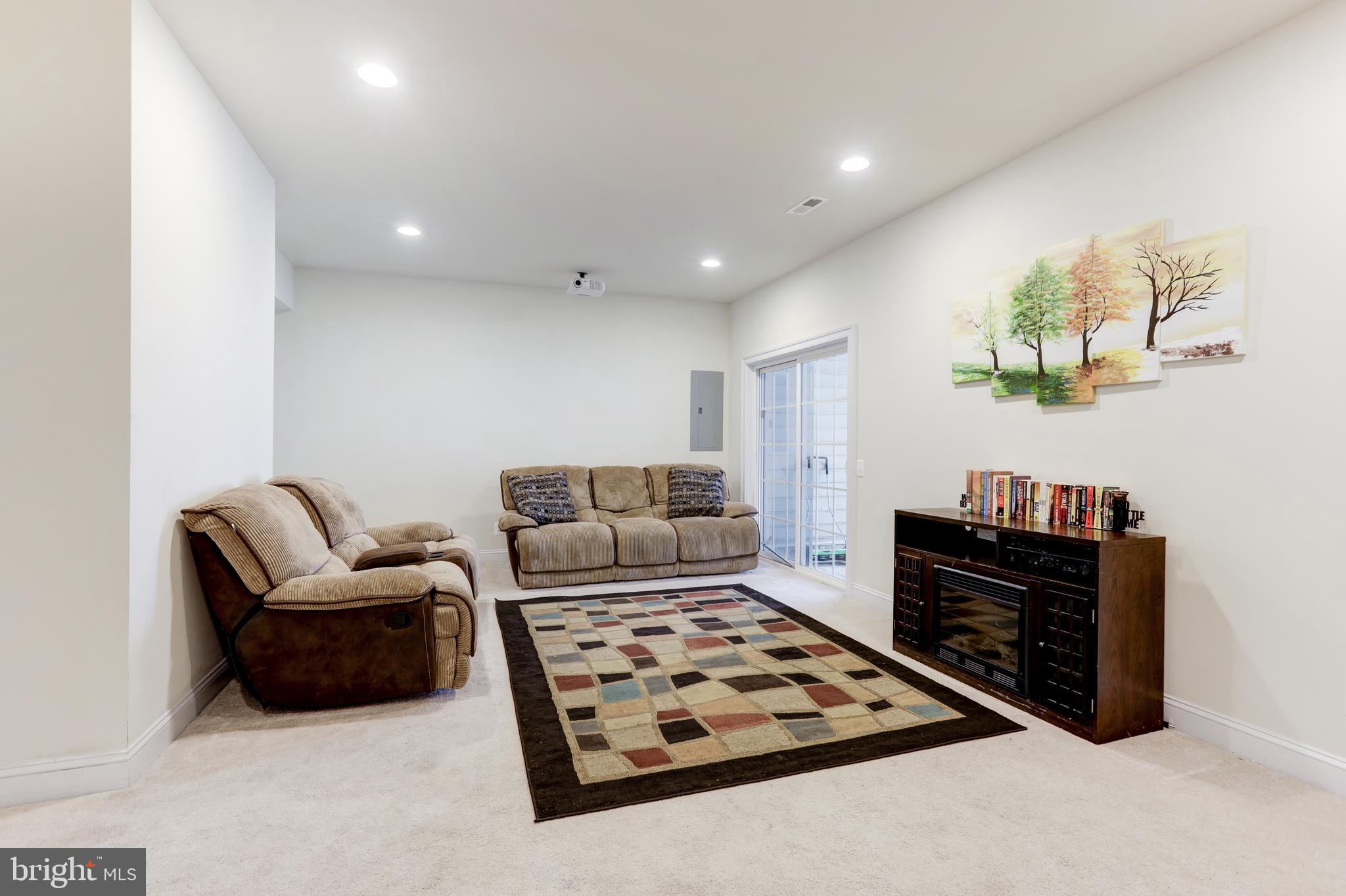 EAST GATE - Residential Lease