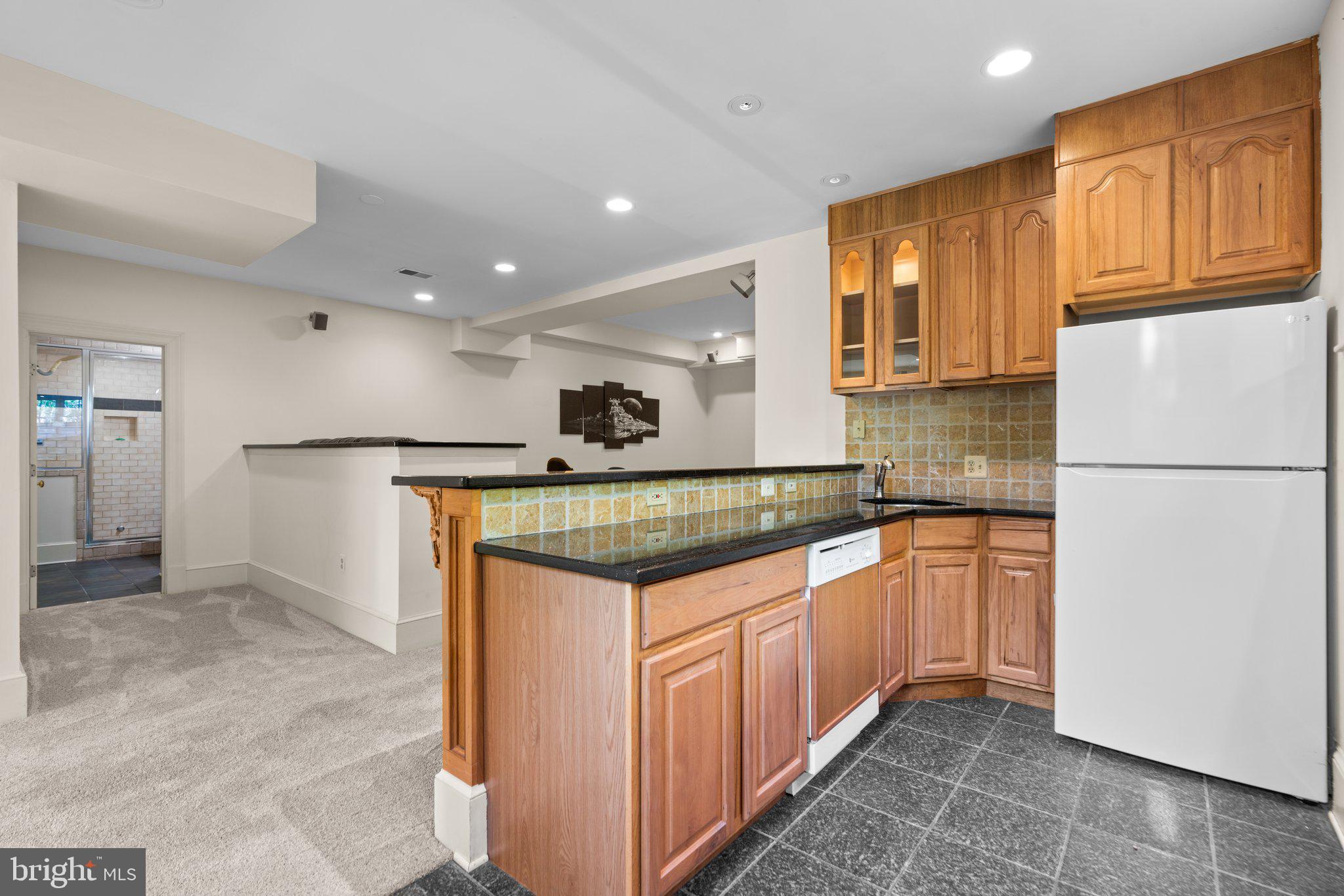 POTOMAC OUTSIDE - Residential