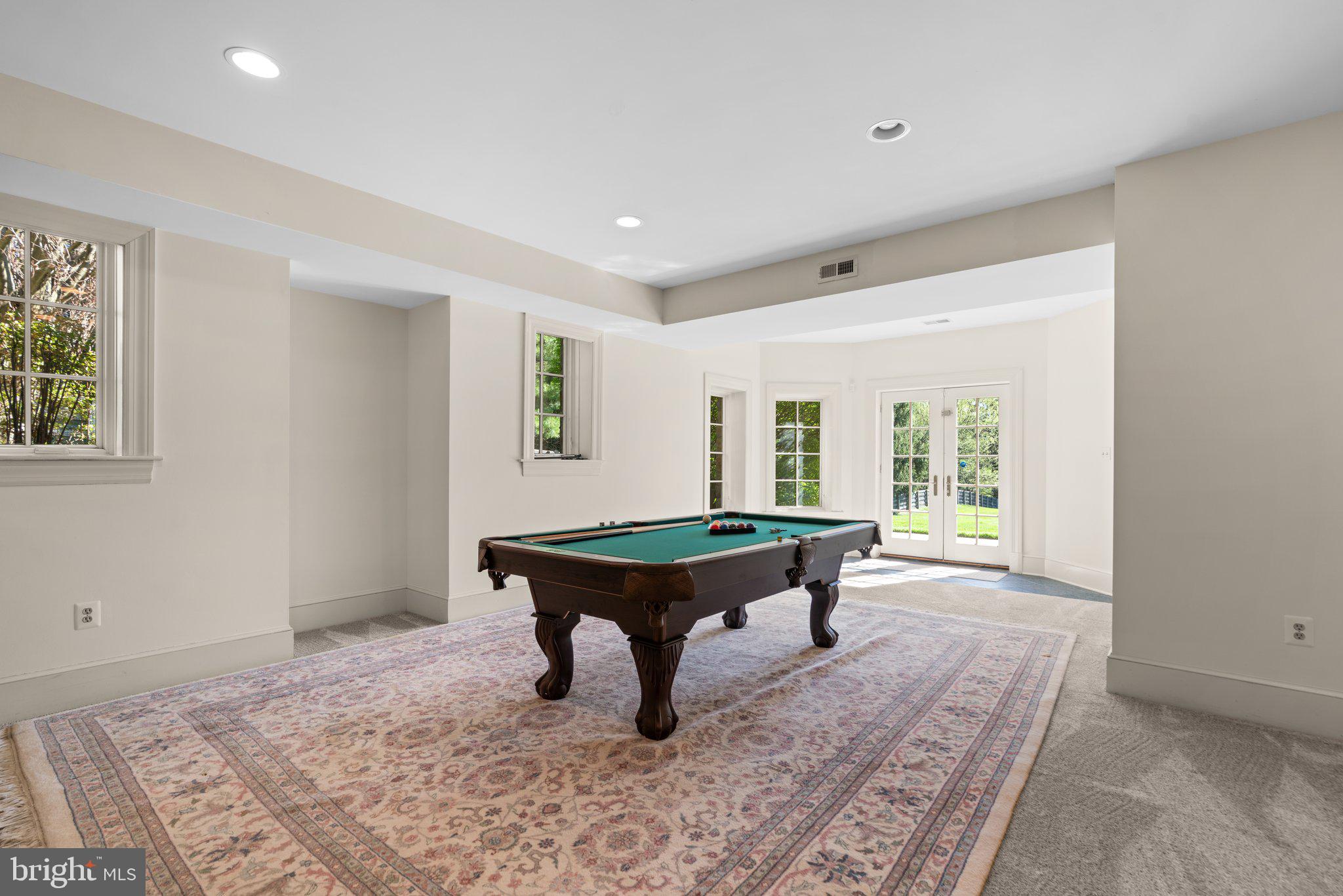 POTOMAC OUTSIDE - Residential