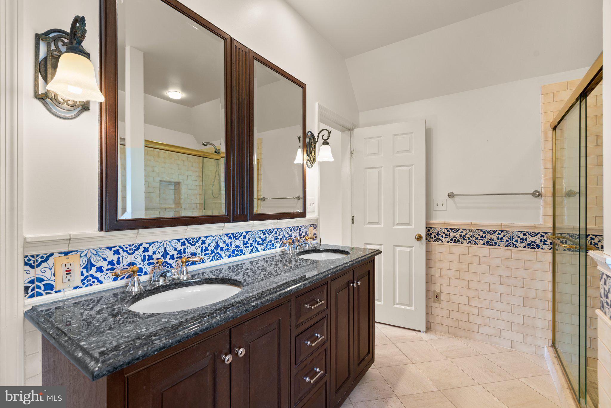 POTOMAC OUTSIDE - Residential