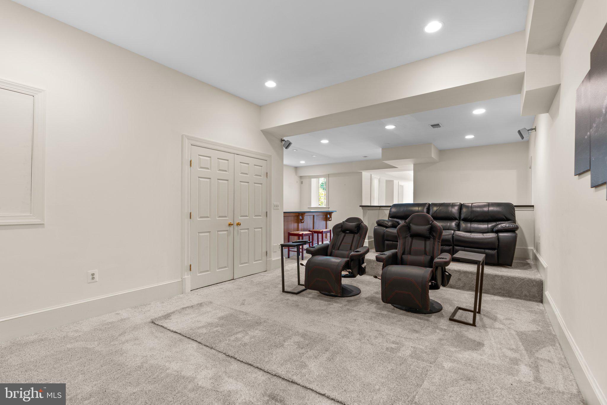 POTOMAC OUTSIDE - Residential