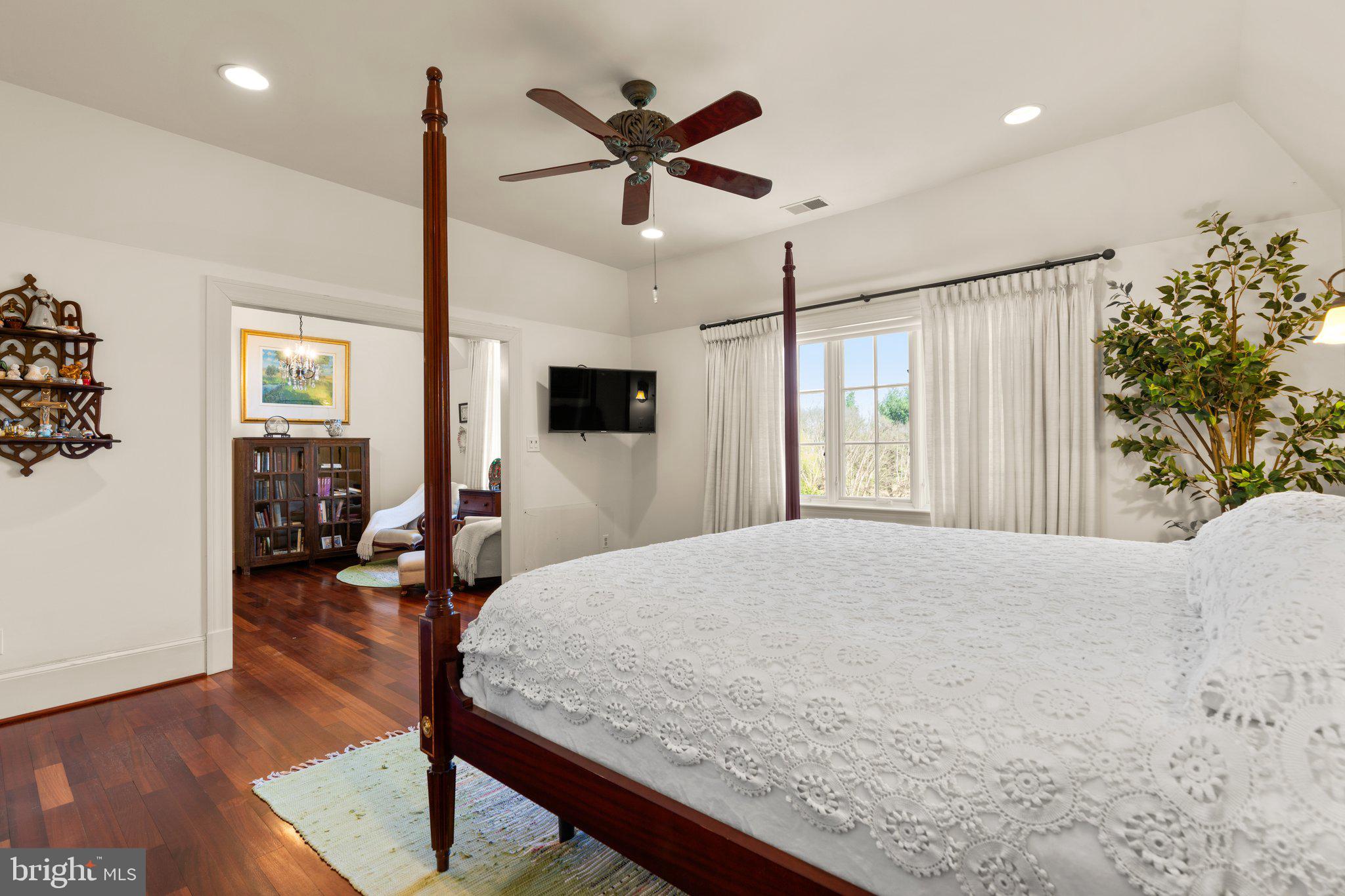 POTOMAC OUTSIDE - Residential