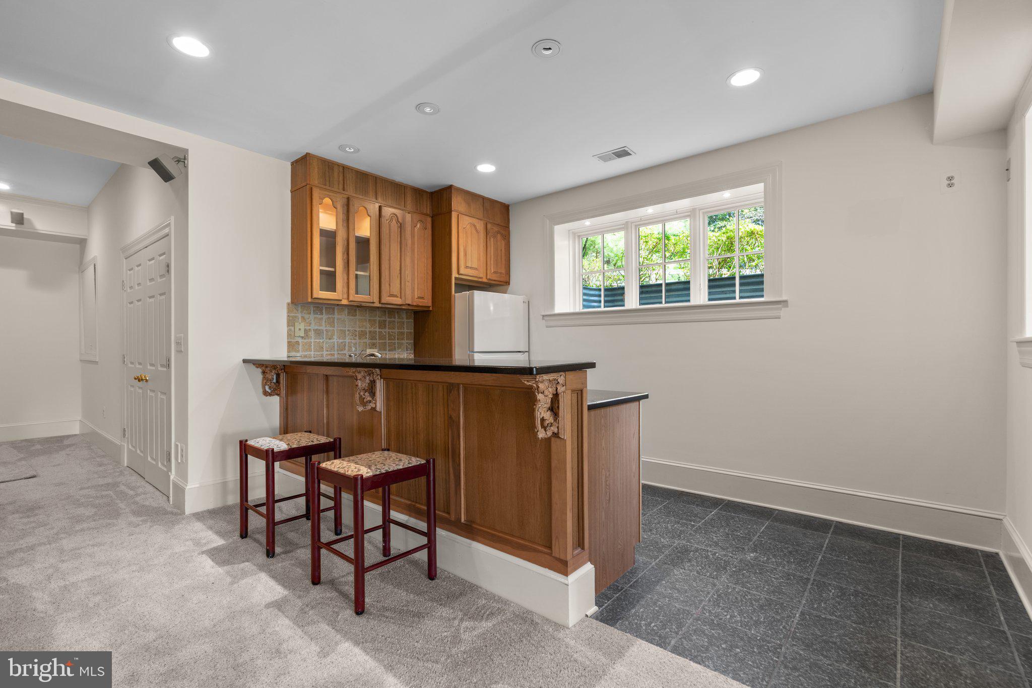 POTOMAC OUTSIDE - Residential