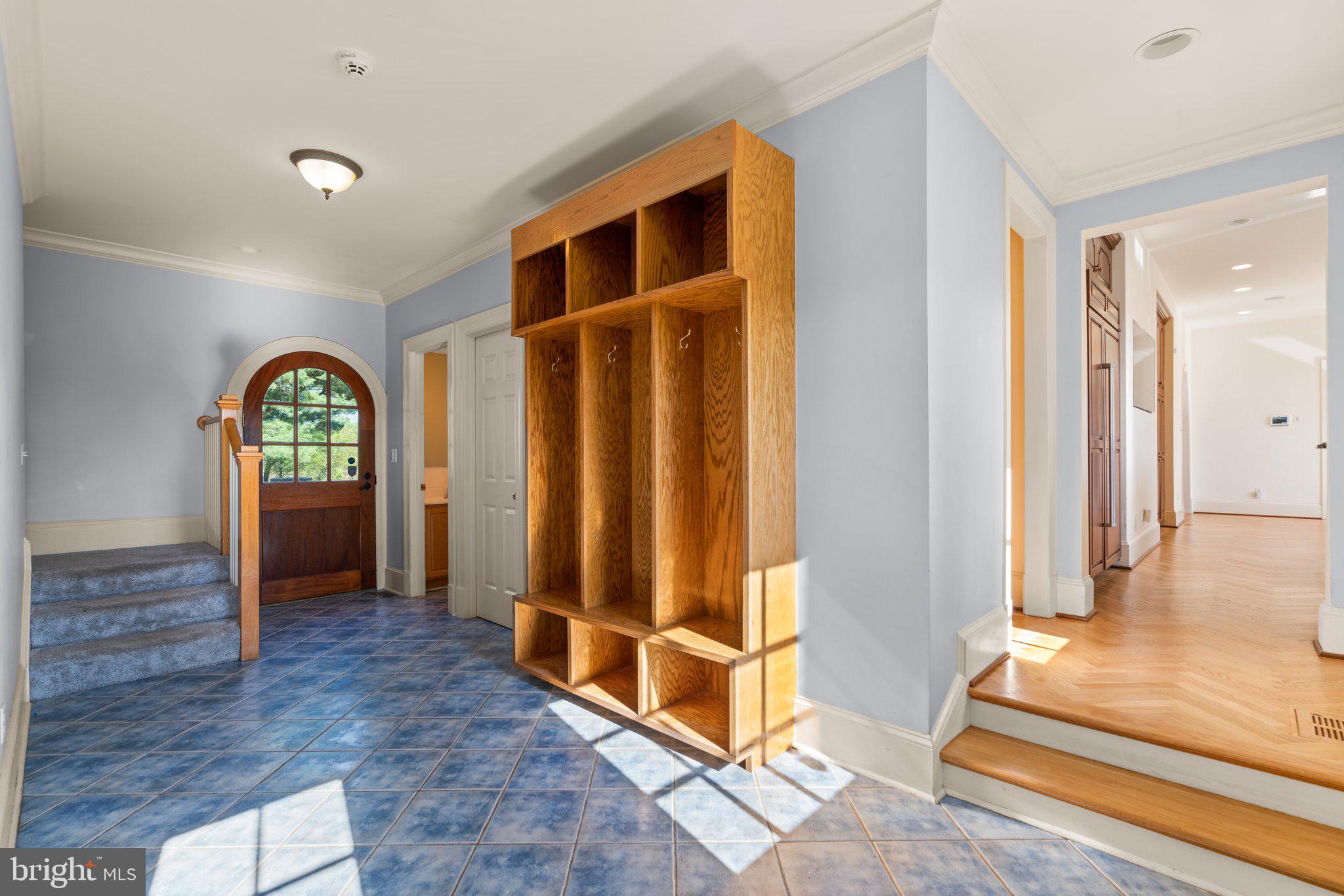 POTOMAC OUTSIDE - Residential