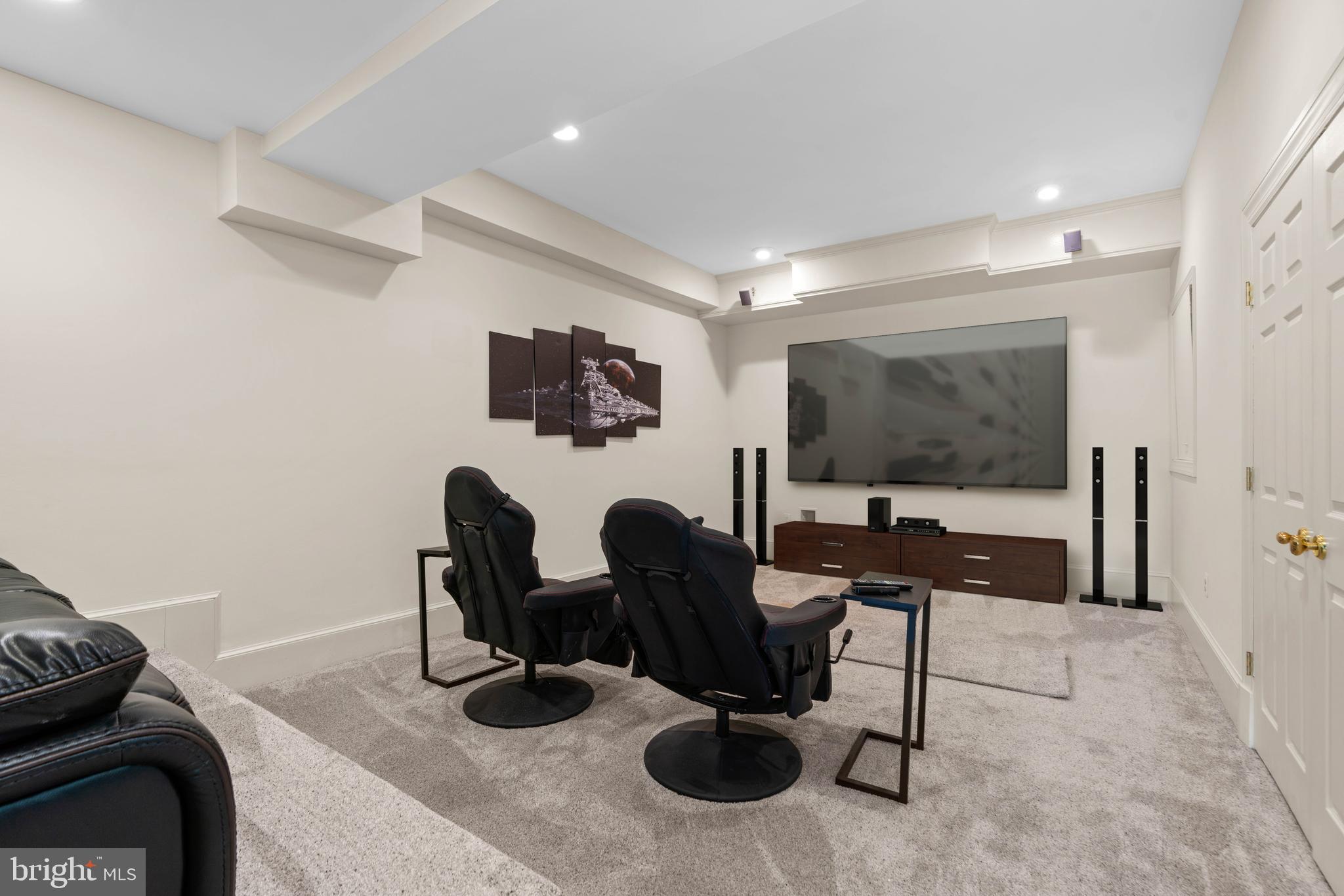 POTOMAC OUTSIDE - Residential