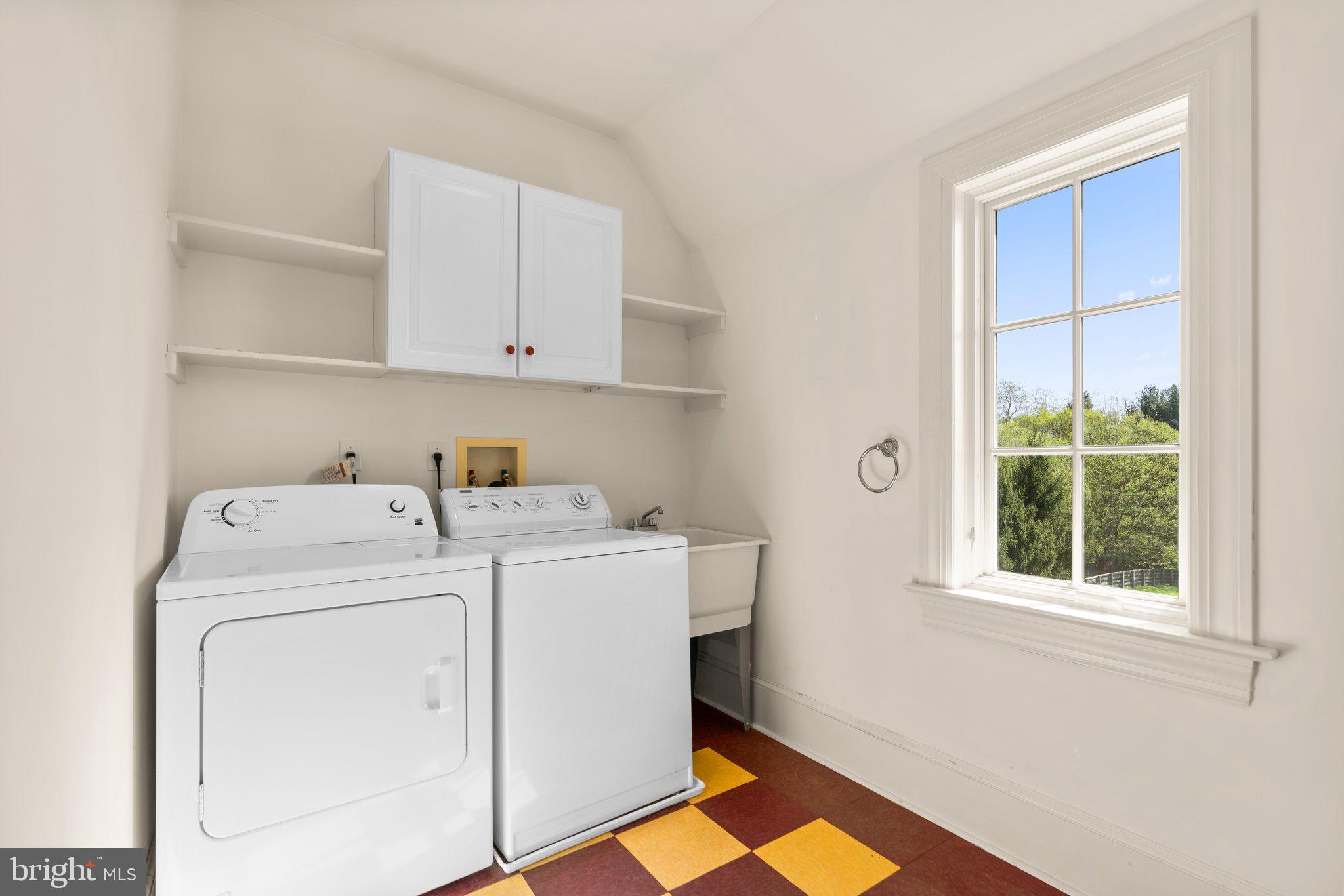 POTOMAC OUTSIDE - Residential