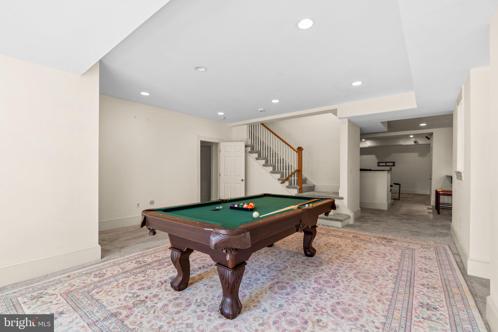 POTOMAC OUTSIDE - Residential