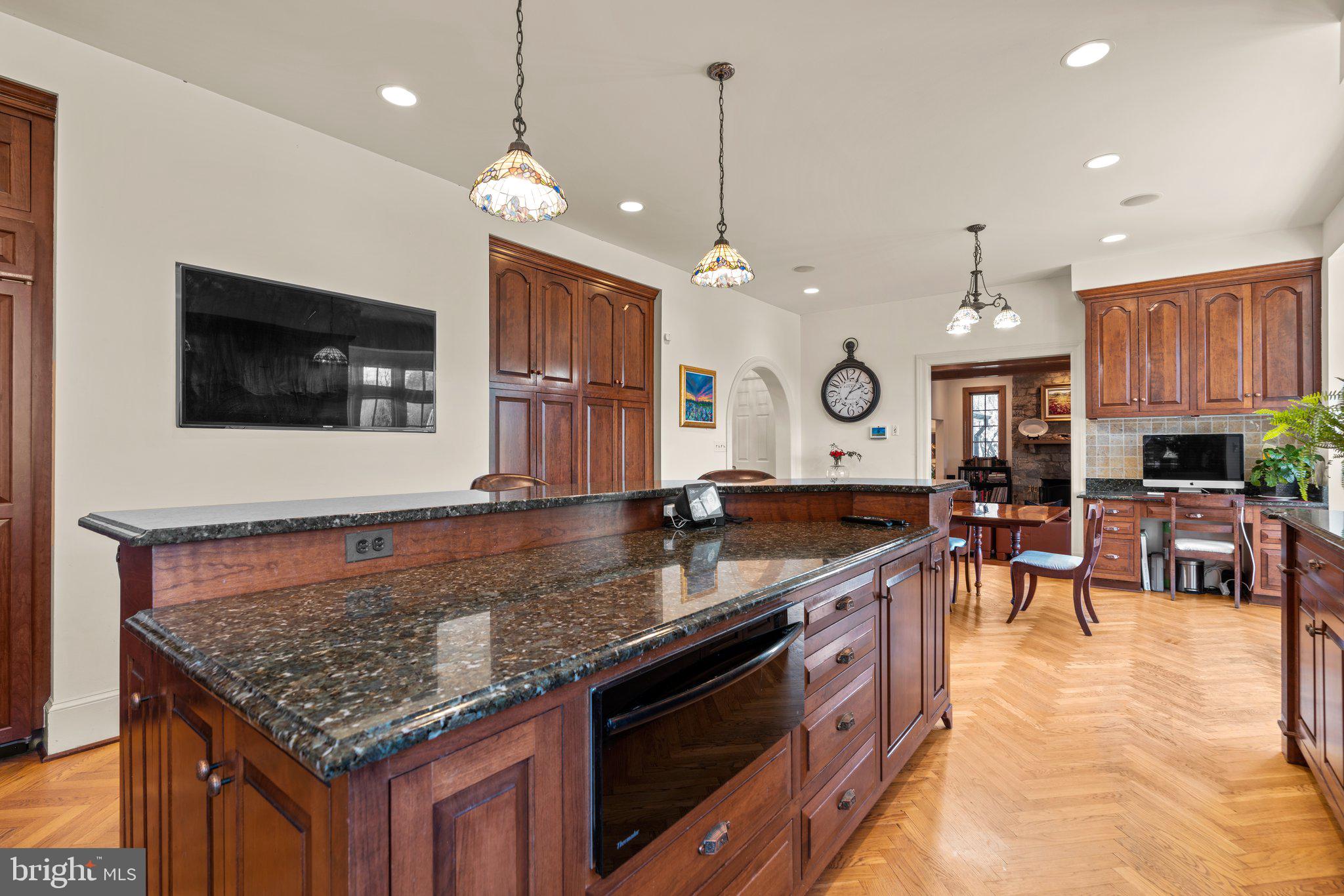 POTOMAC OUTSIDE - Residential