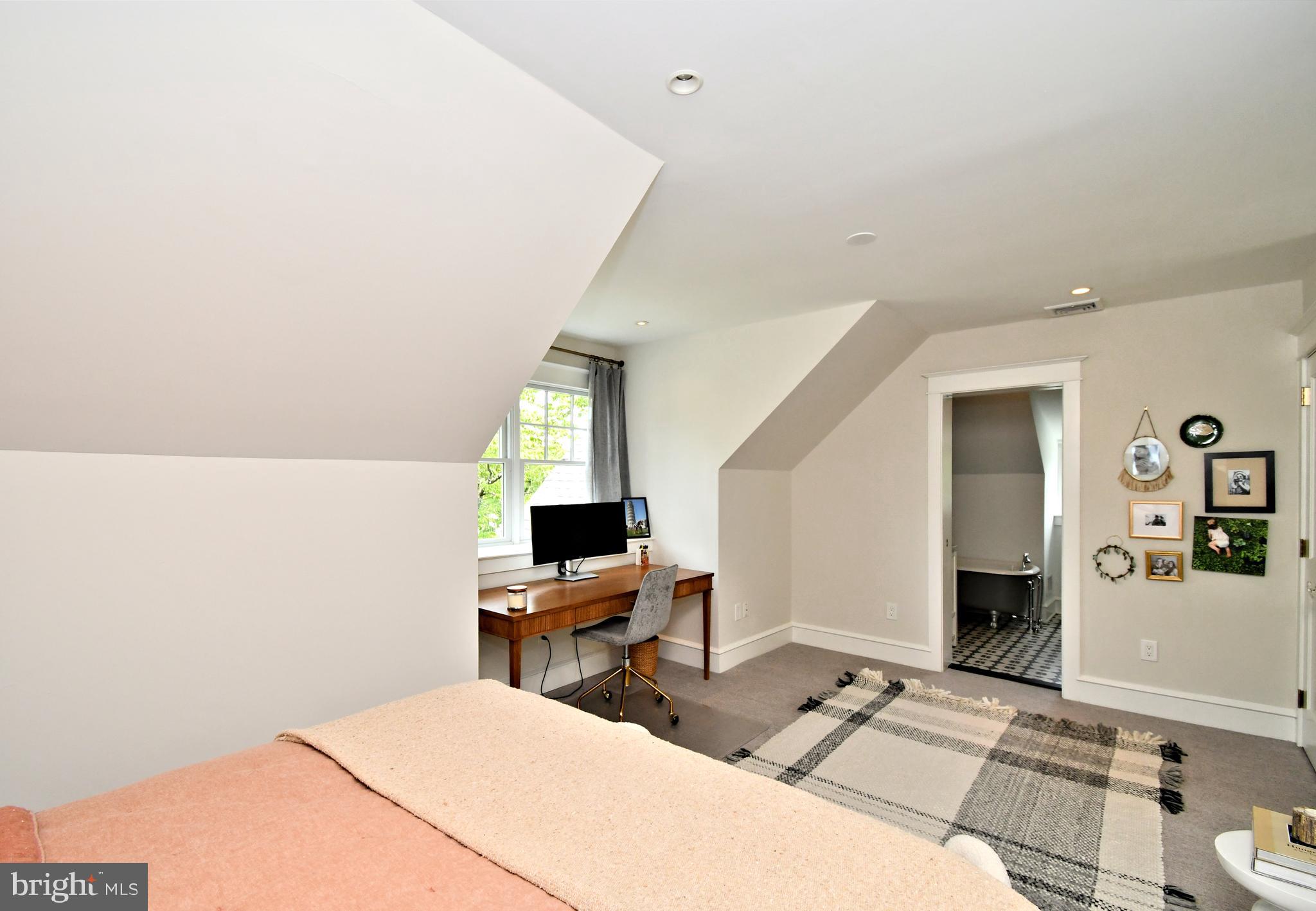 DEEPDALE - Residential