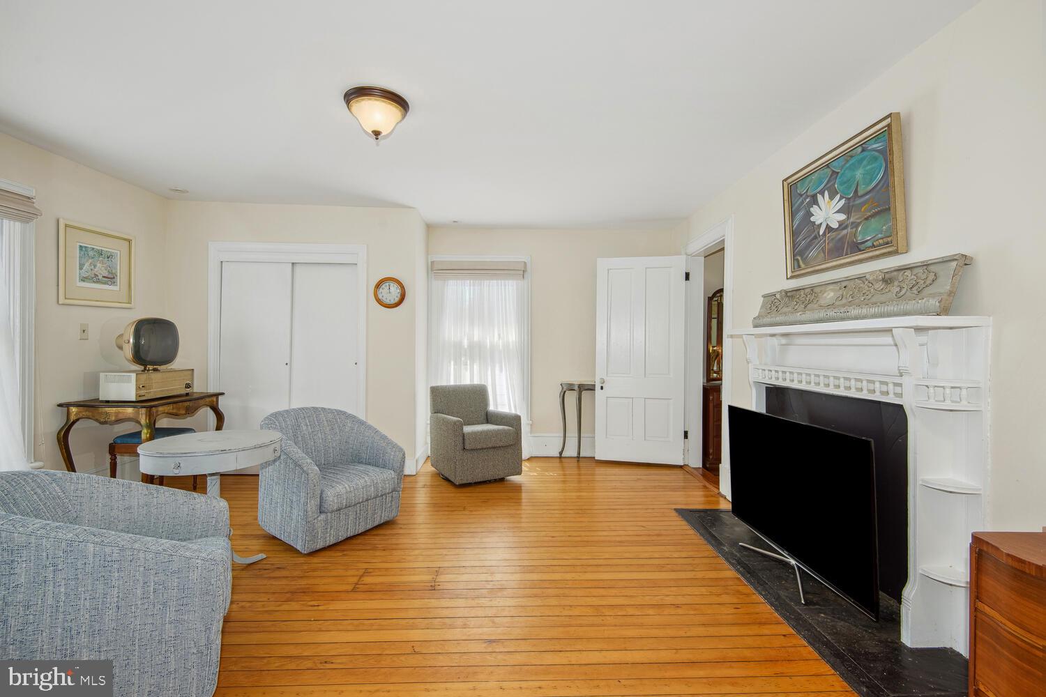 FLINT HILL - Residential