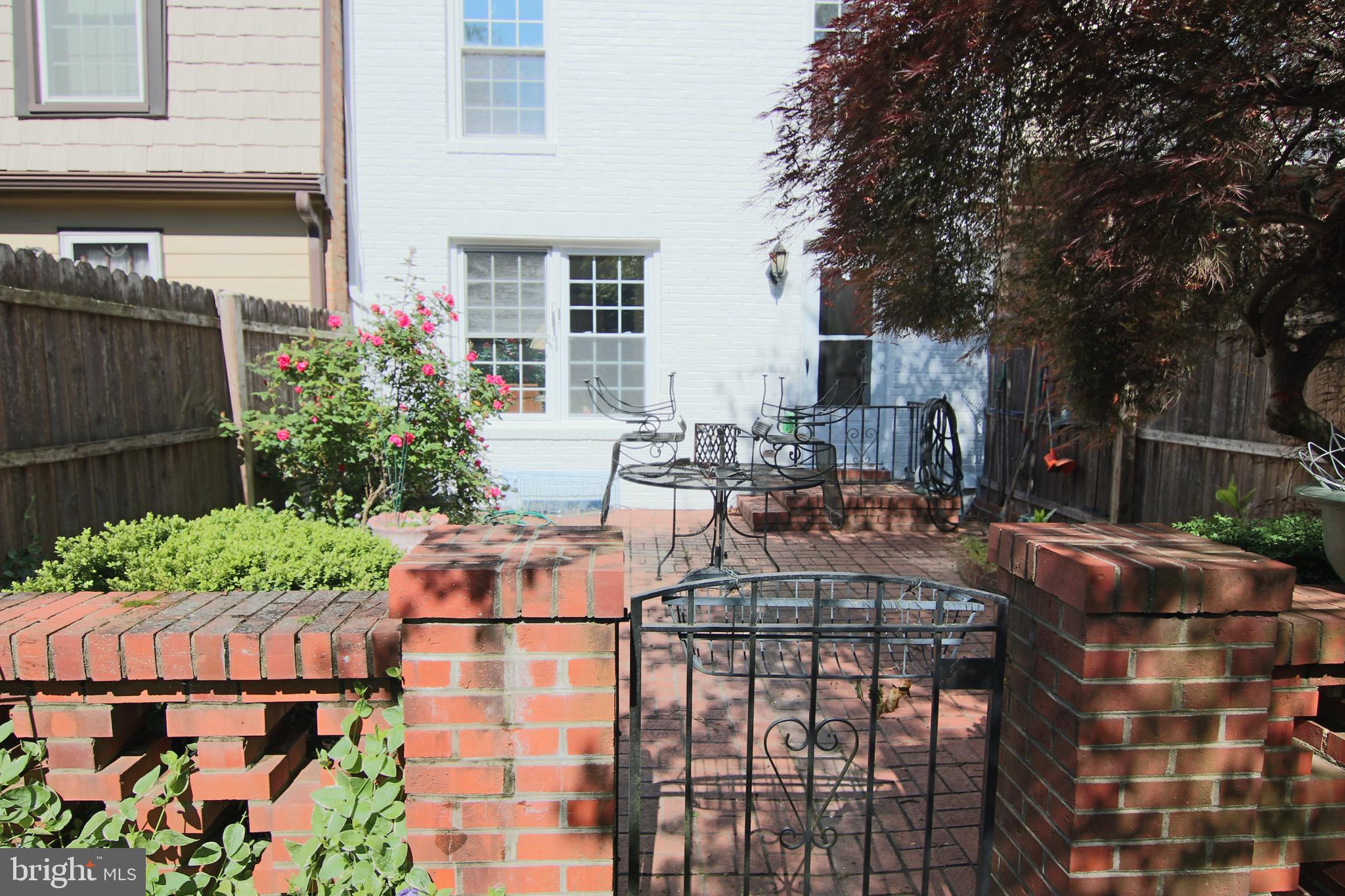 GEORGETOWN HOUSES - Residential