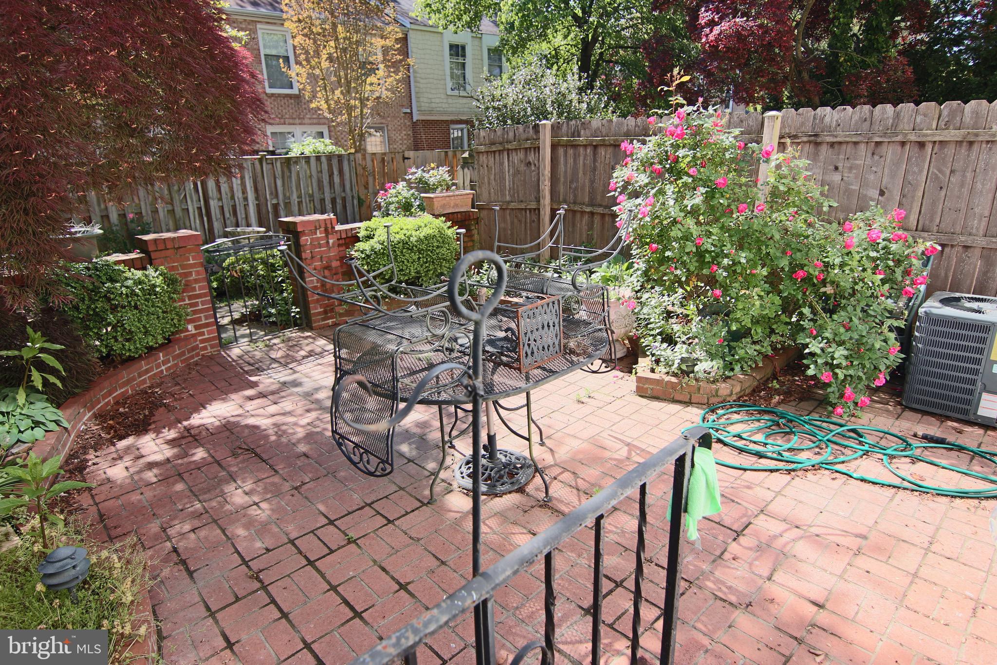 GEORGETOWN HOUSES - Residential