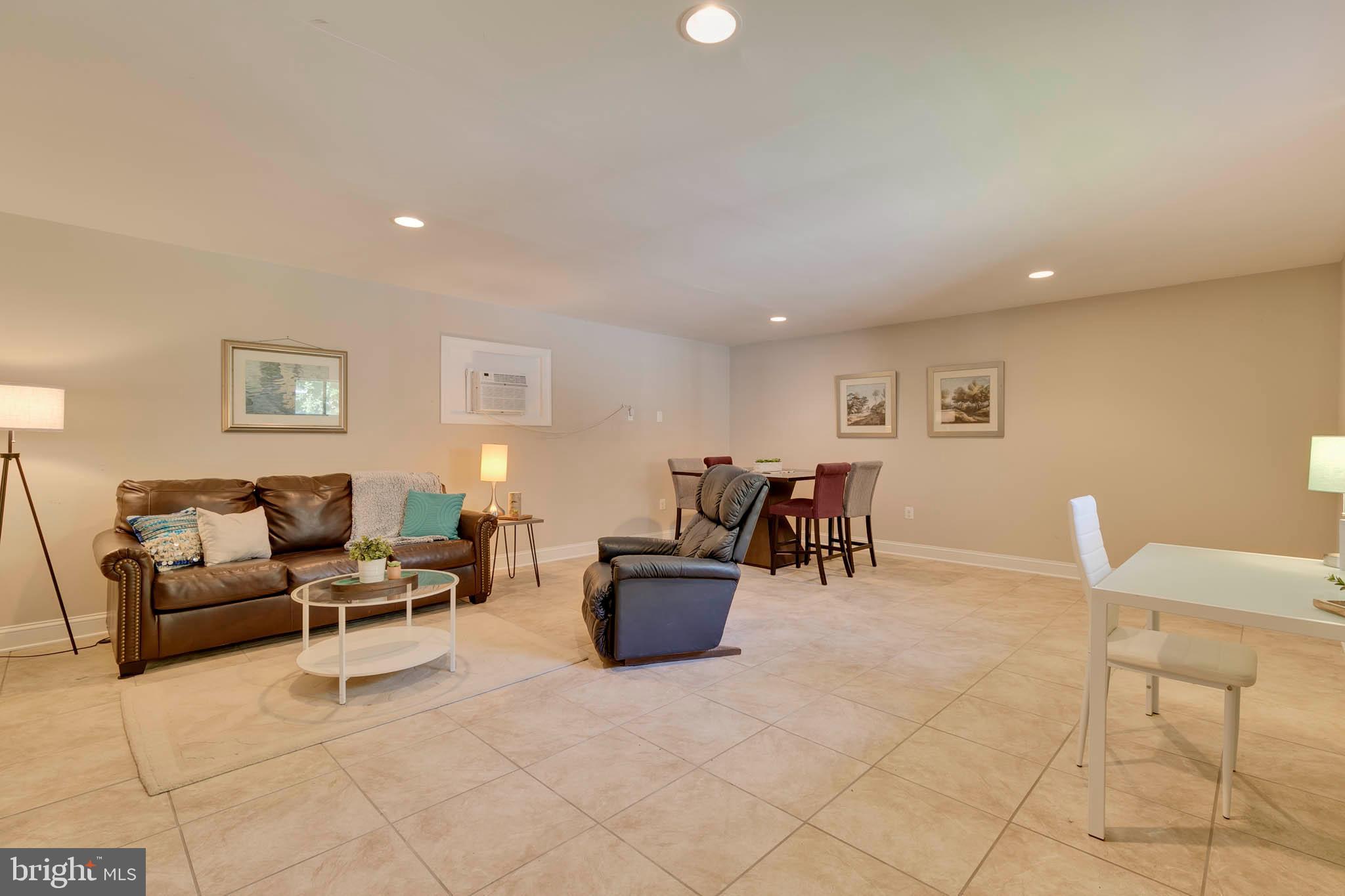 ELVATON ACRES - Residential