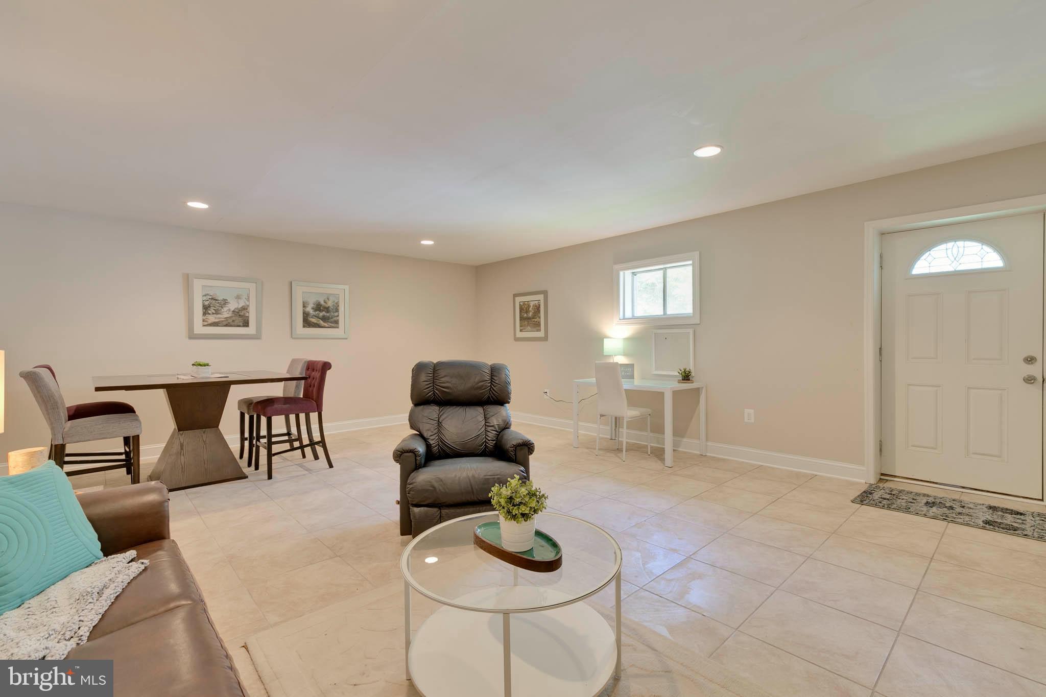 ELVATON ACRES - Residential