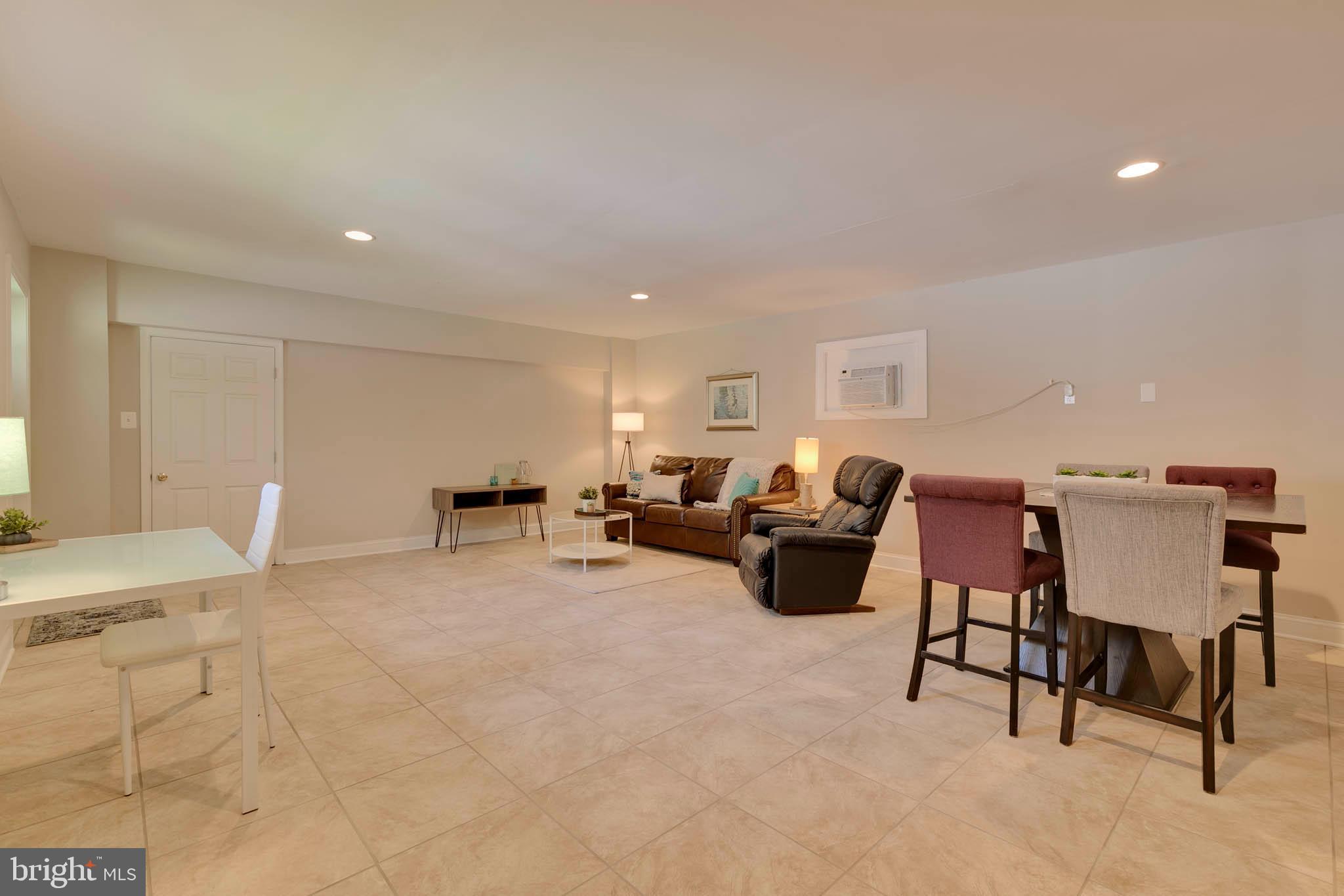 ELVATON ACRES - Residential