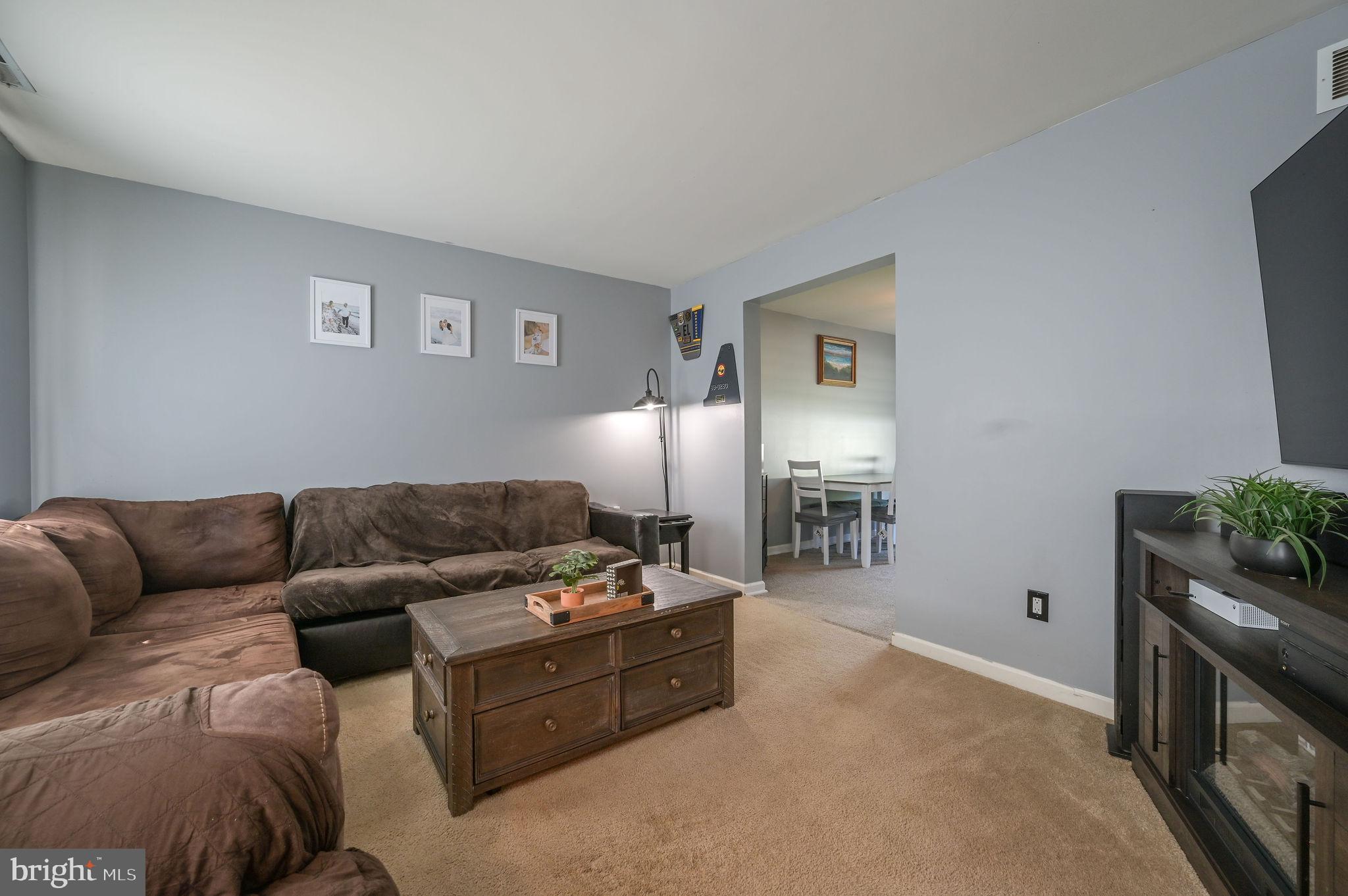 315 W WIND DRIVE