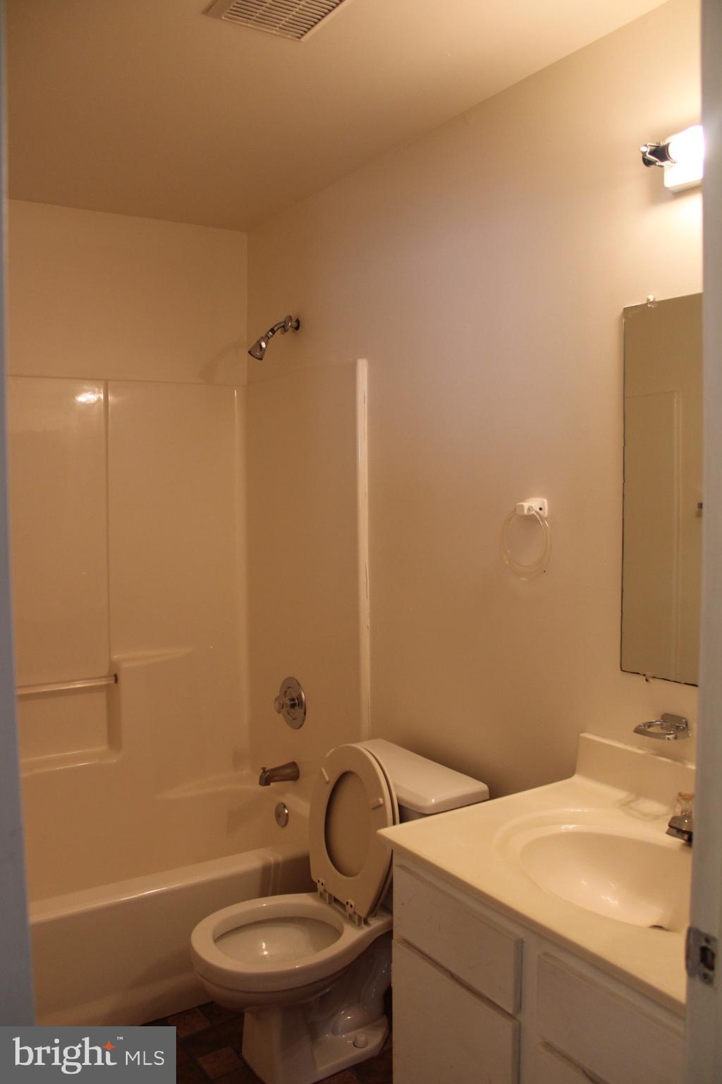 CROMWELL FOUNTAIN - Residential Lease