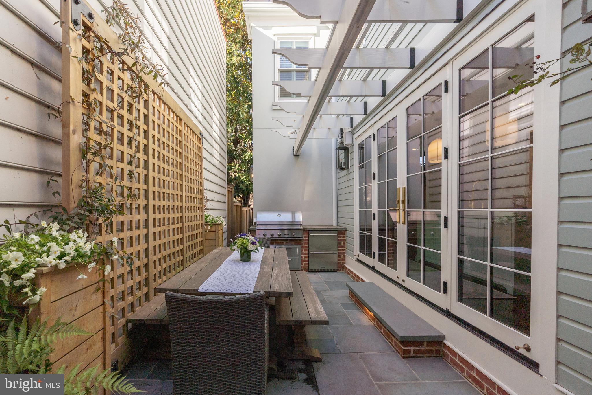 OLD TOWN ALEXANDRIA - Residential