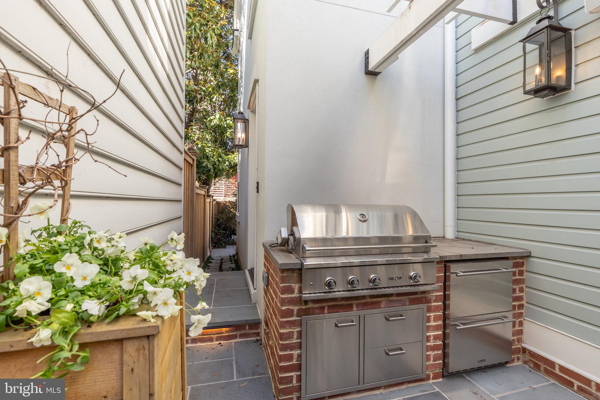 OLD TOWN ALEXANDRIA - Residential