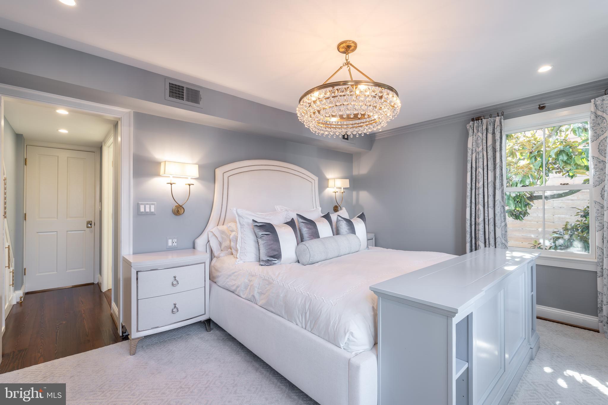 OLD TOWN ALEXANDRIA - Residential