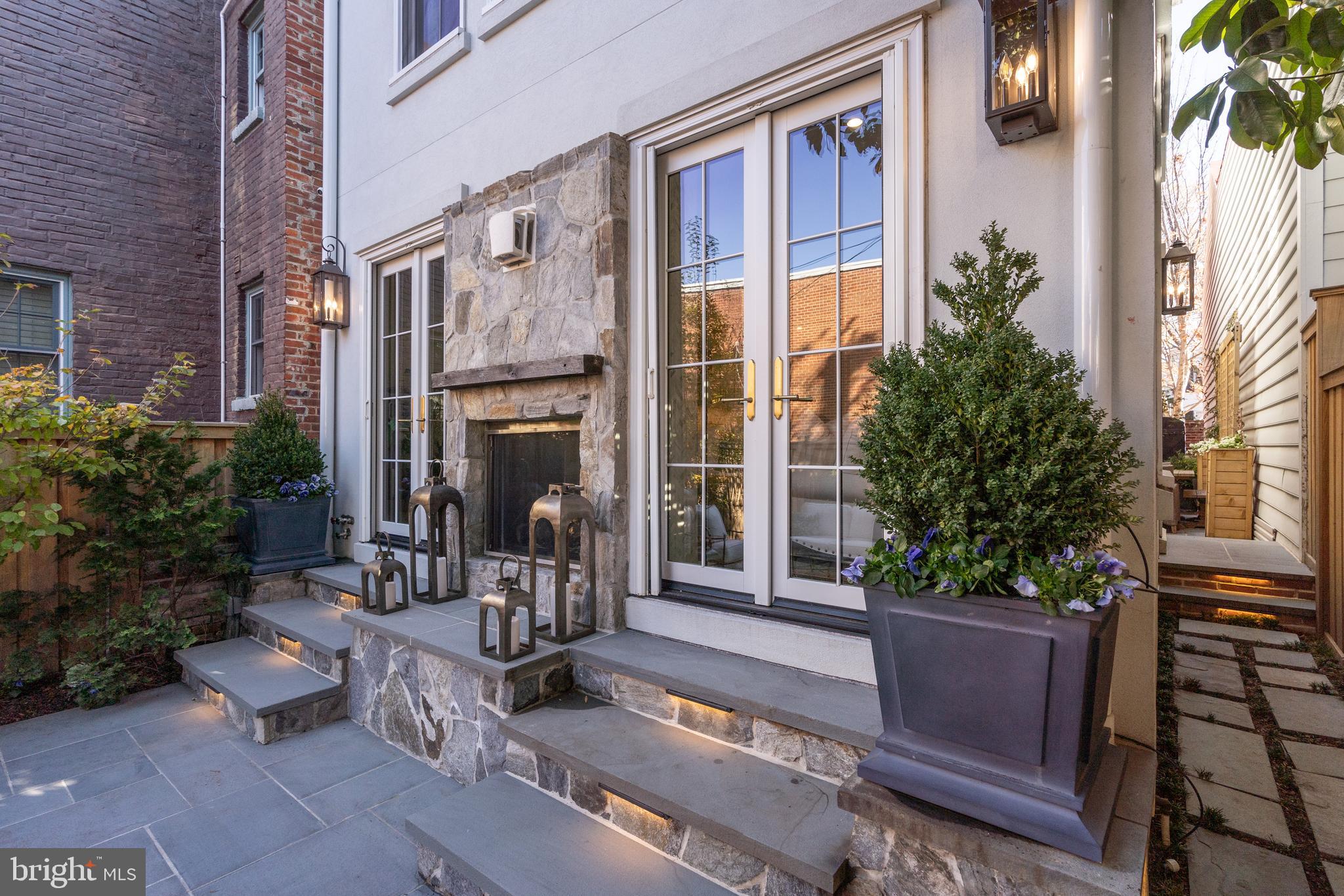 OLD TOWN ALEXANDRIA - Residential