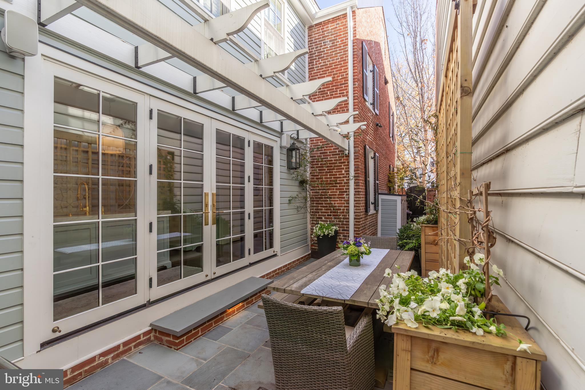 OLD TOWN ALEXANDRIA - Residential