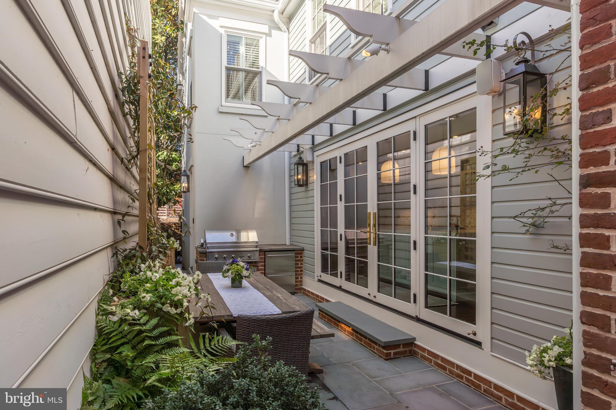 OLD TOWN ALEXANDRIA - Residential