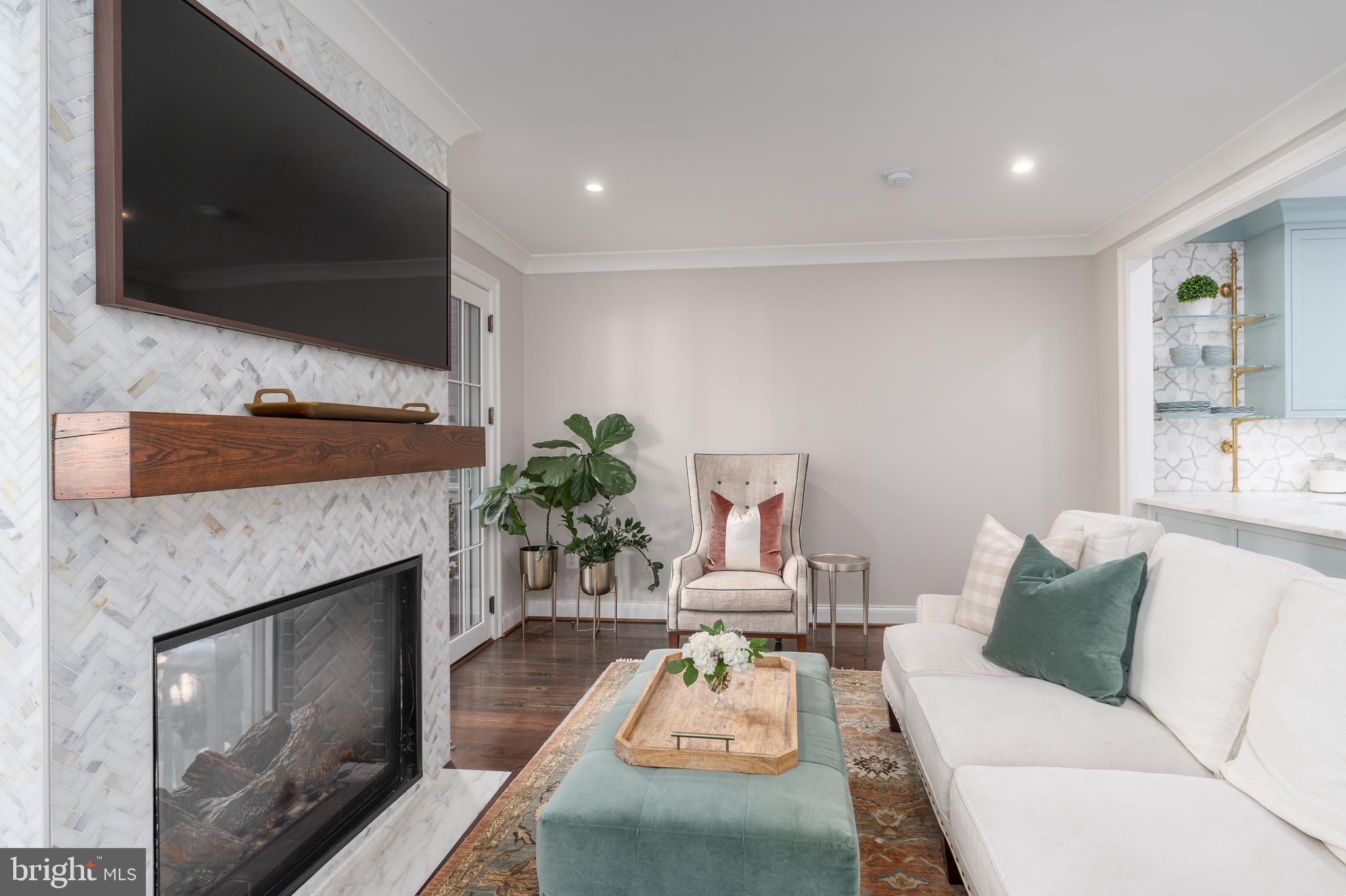 OLD TOWN ALEXANDRIA - Residential