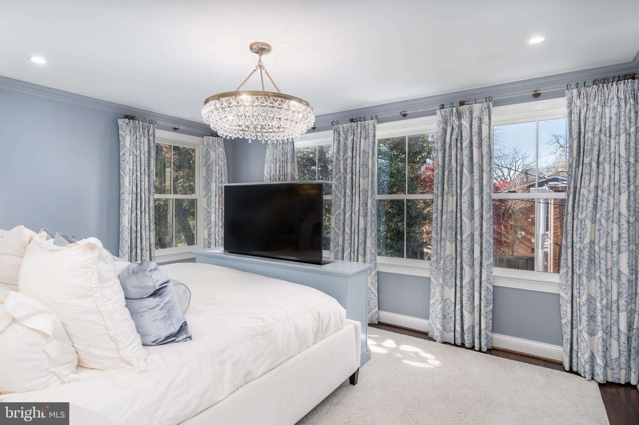 OLD TOWN ALEXANDRIA - Residential