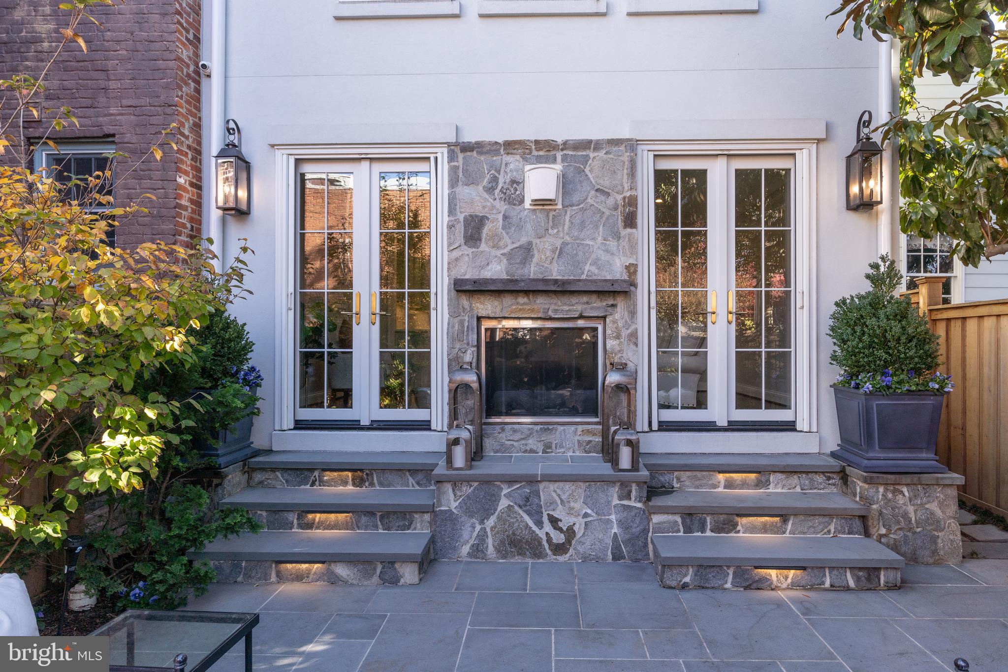 OLD TOWN ALEXANDRIA - Residential