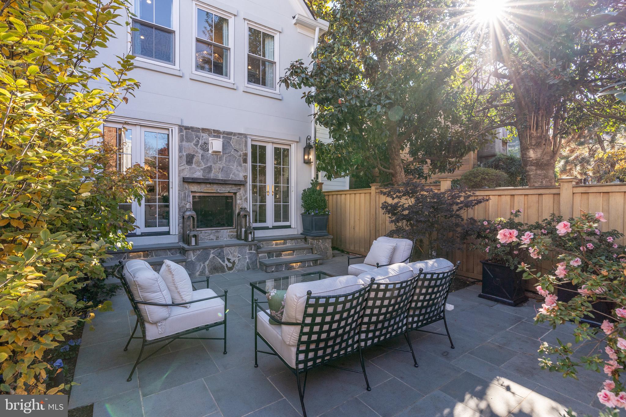 OLD TOWN ALEXANDRIA - Residential