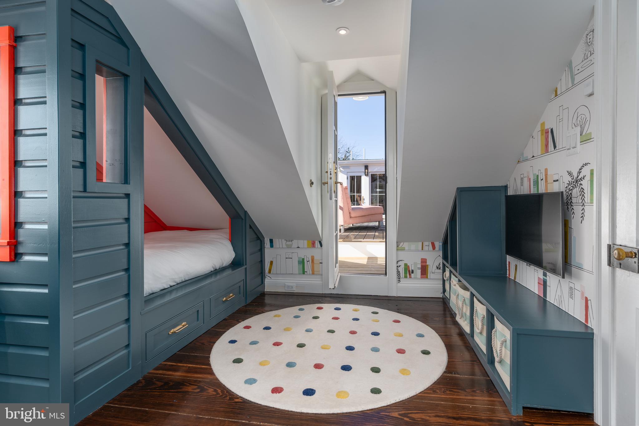 OLD TOWN ALEXANDRIA - Residential