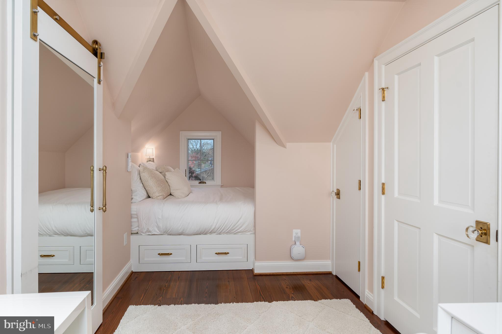 OLD TOWN ALEXANDRIA - Residential