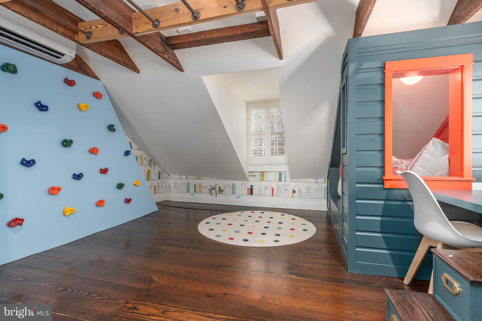 OLD TOWN ALEXANDRIA - Residential