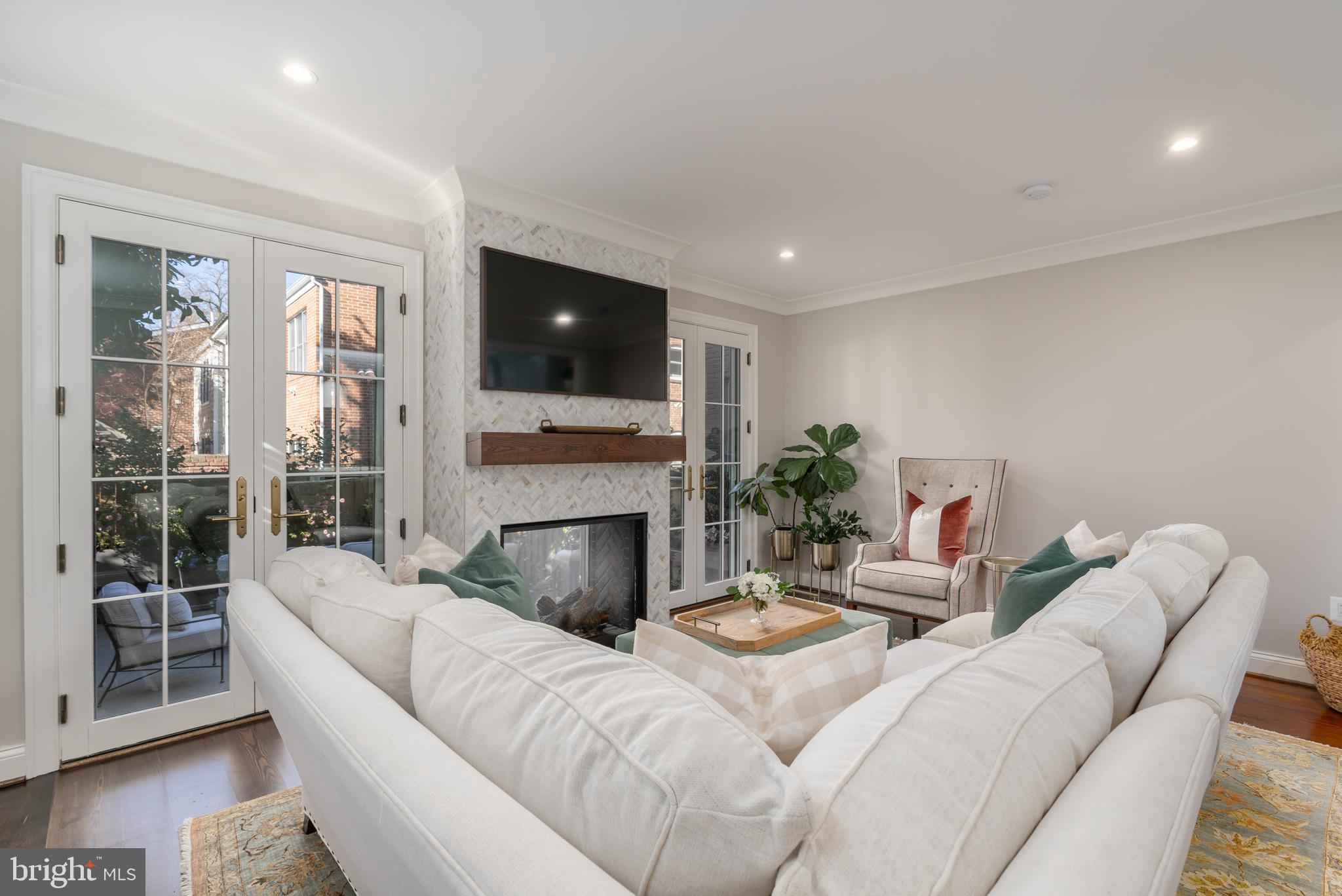 OLD TOWN ALEXANDRIA - Residential