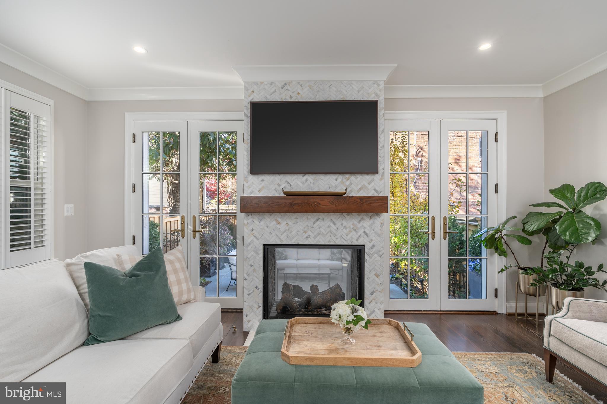 OLD TOWN ALEXANDRIA - Residential