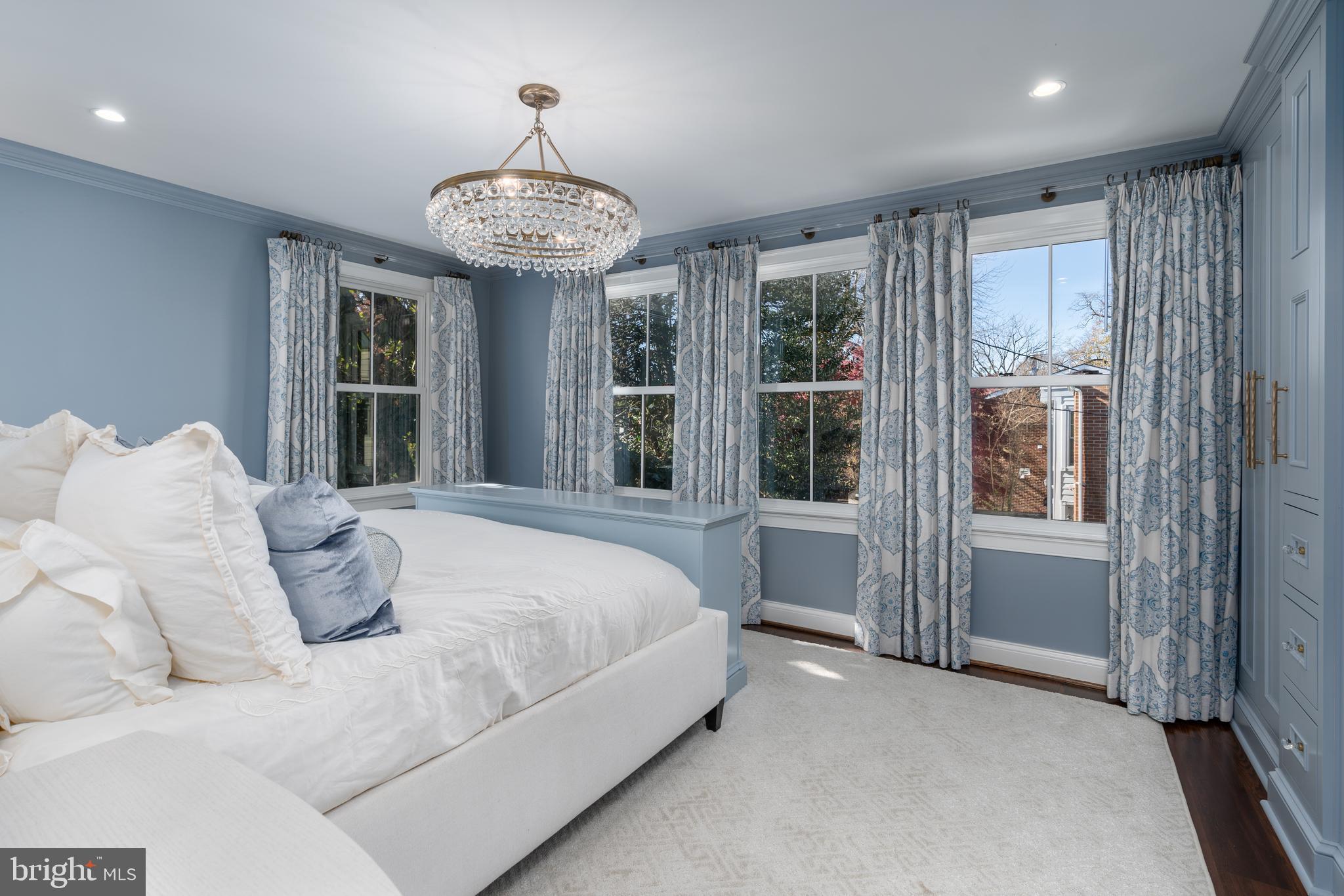 OLD TOWN ALEXANDRIA - Residential