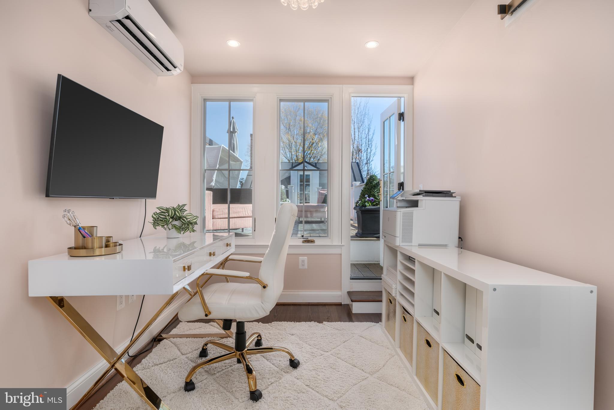 OLD TOWN ALEXANDRIA - Residential