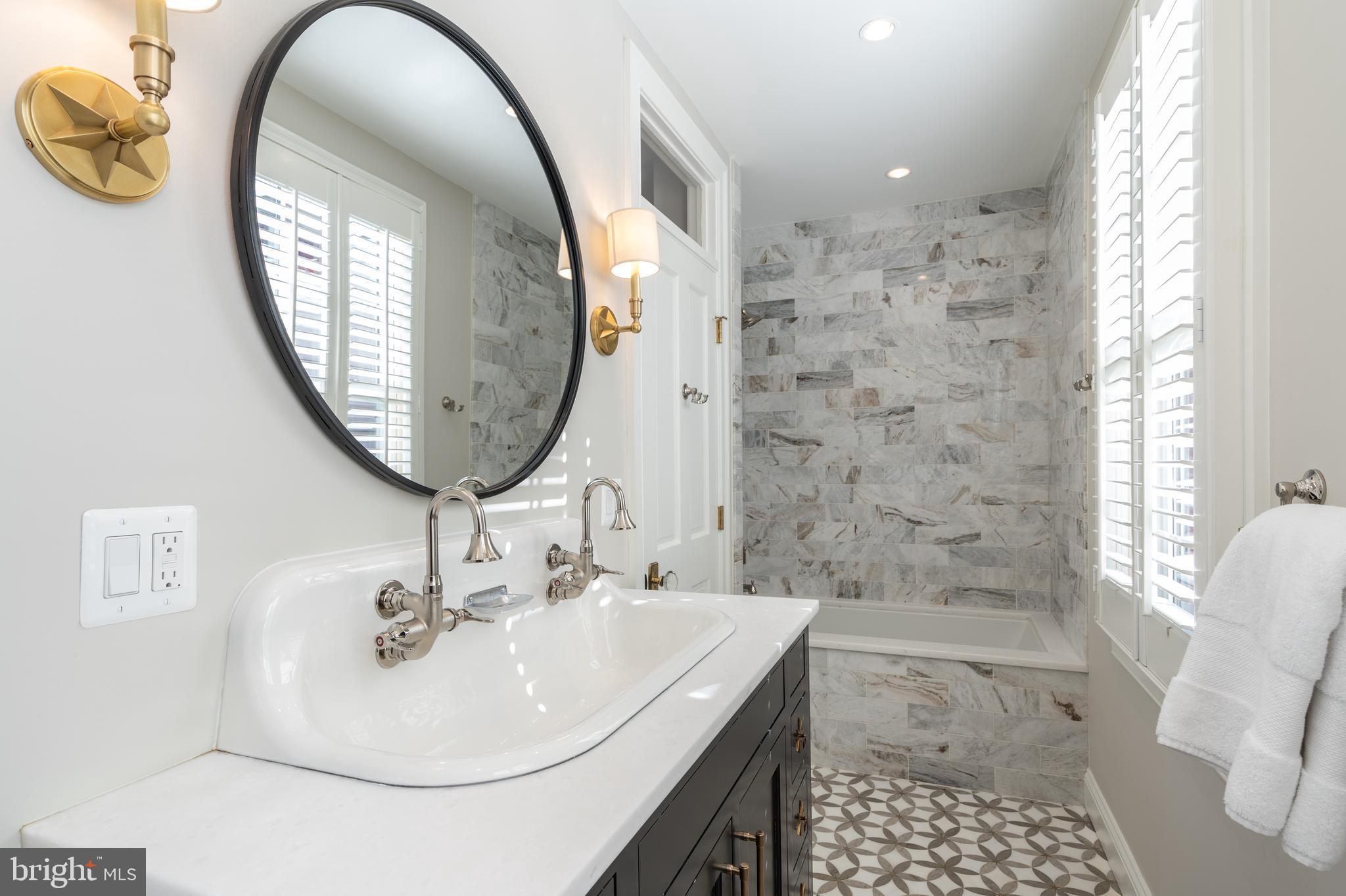 OLD TOWN ALEXANDRIA - Residential