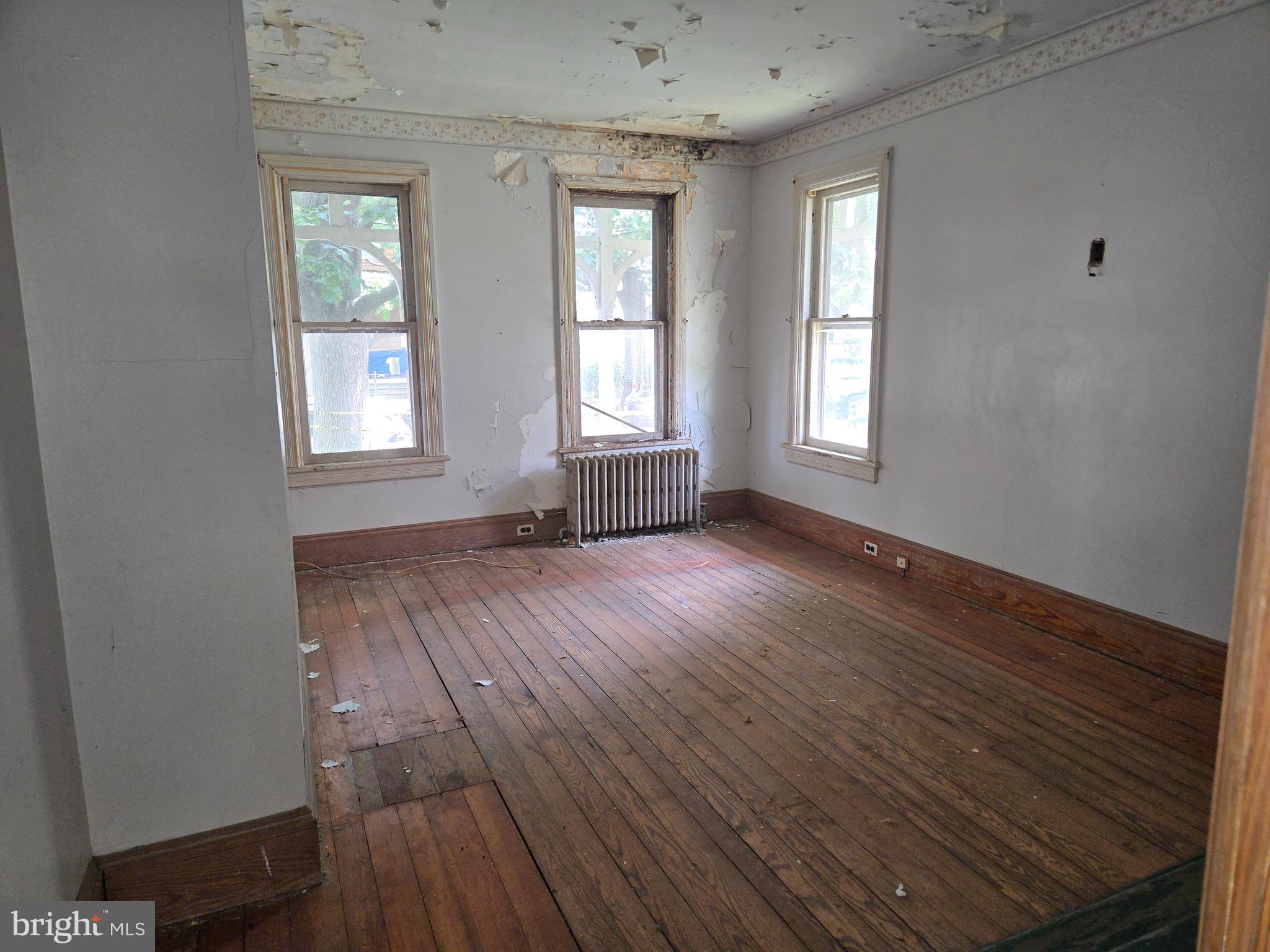 428 LOCUST AVENUE