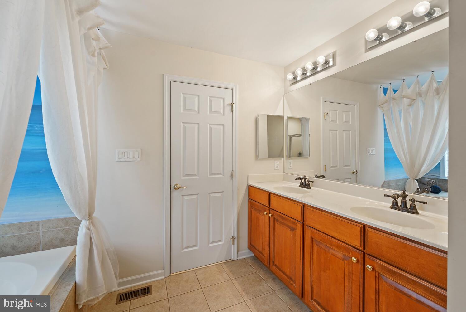 PATRIOTS GLEN - Residential