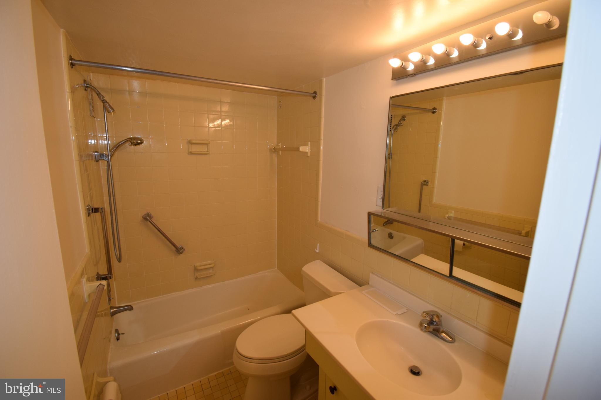 THE KENWOOD - Residential Lease