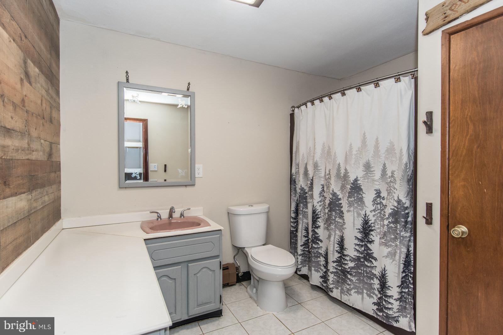 VERMILION HILL - Residential Lease