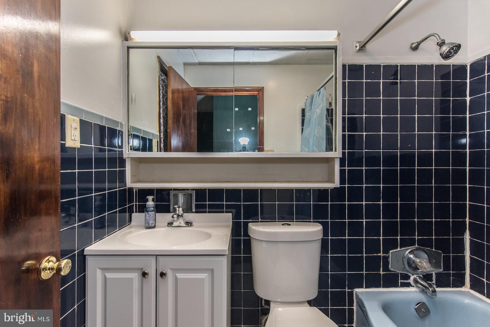 VERMILION HILL - Residential Lease