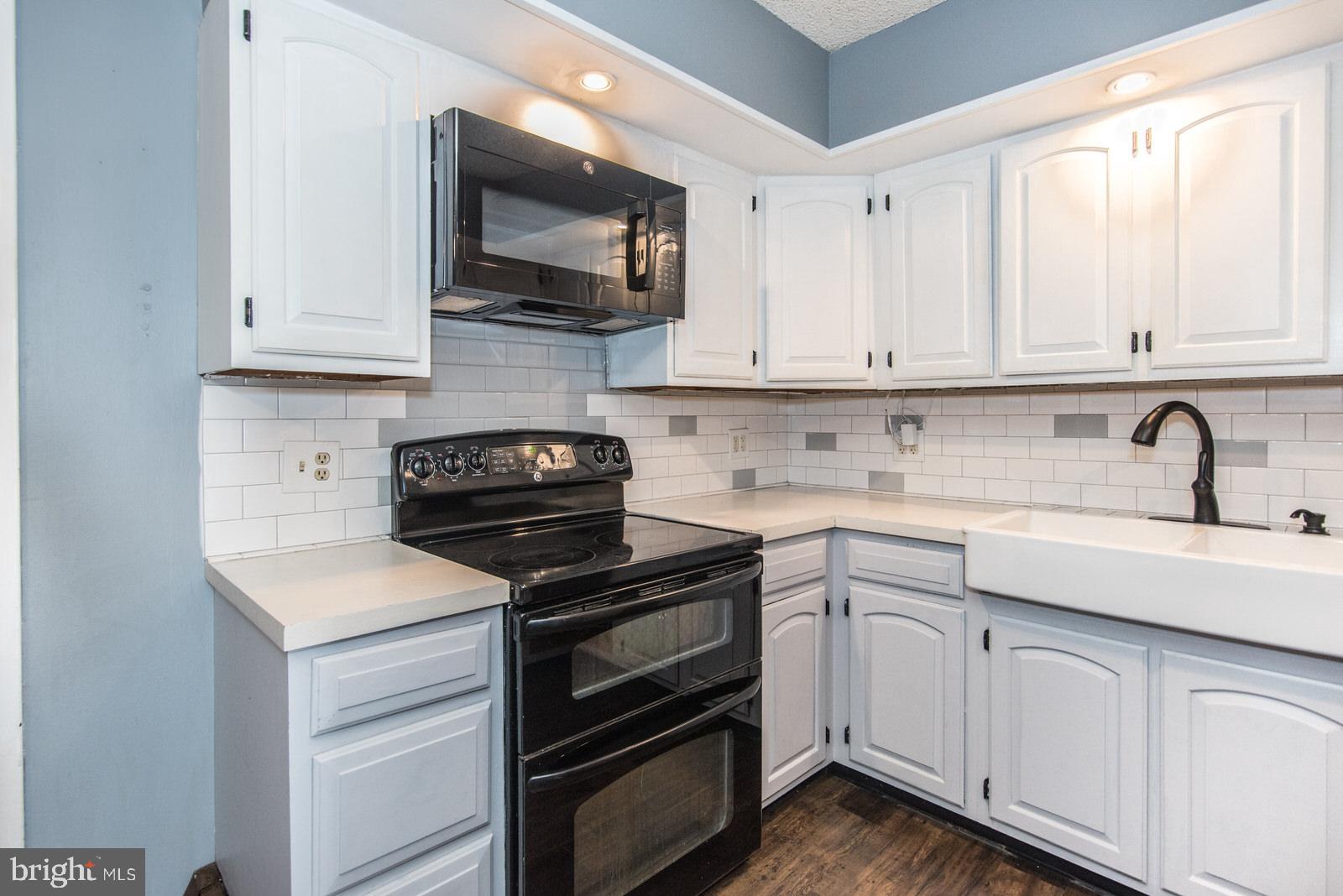 VERMILION HILL - Residential Lease