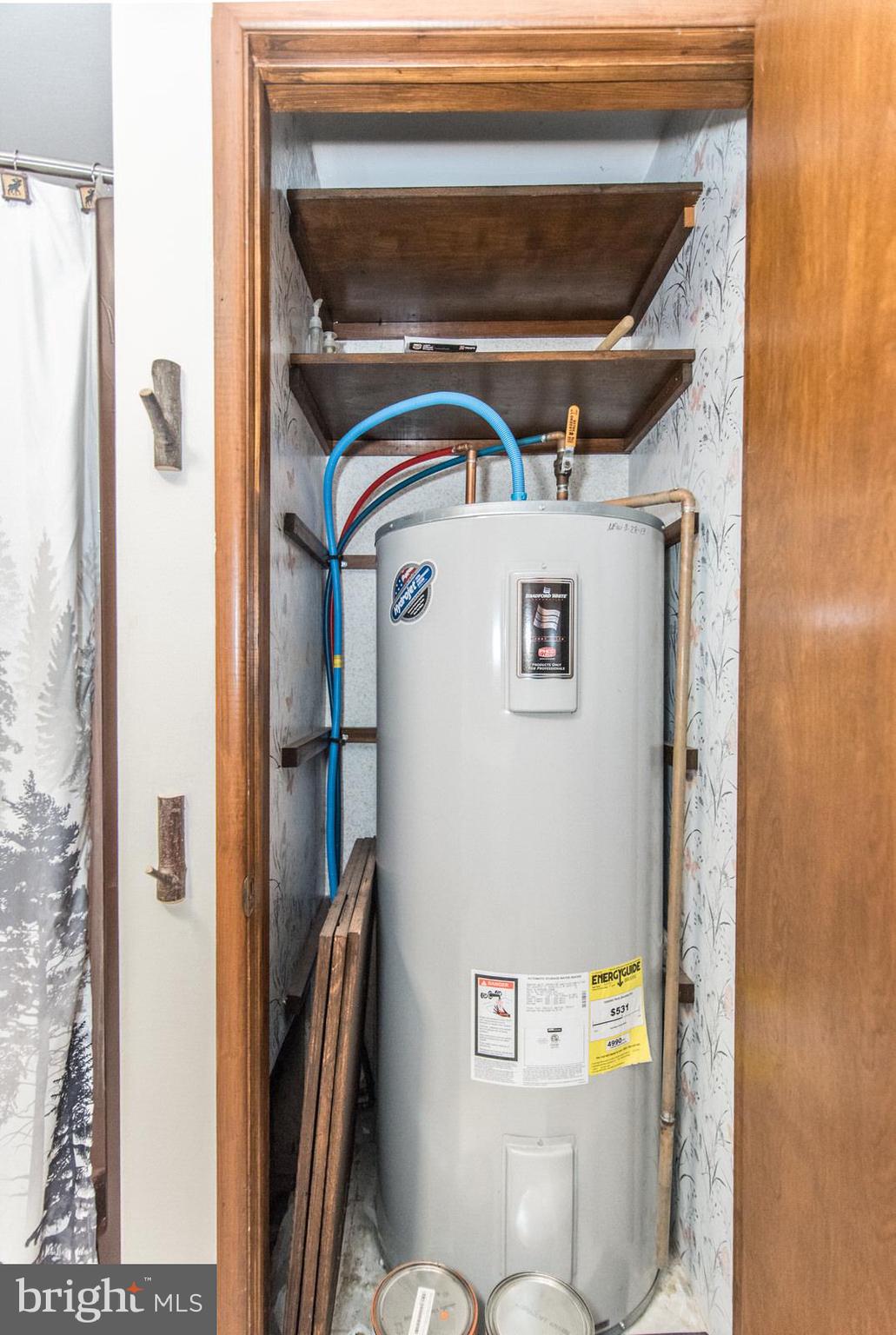 VERMILION HILL - Residential Lease