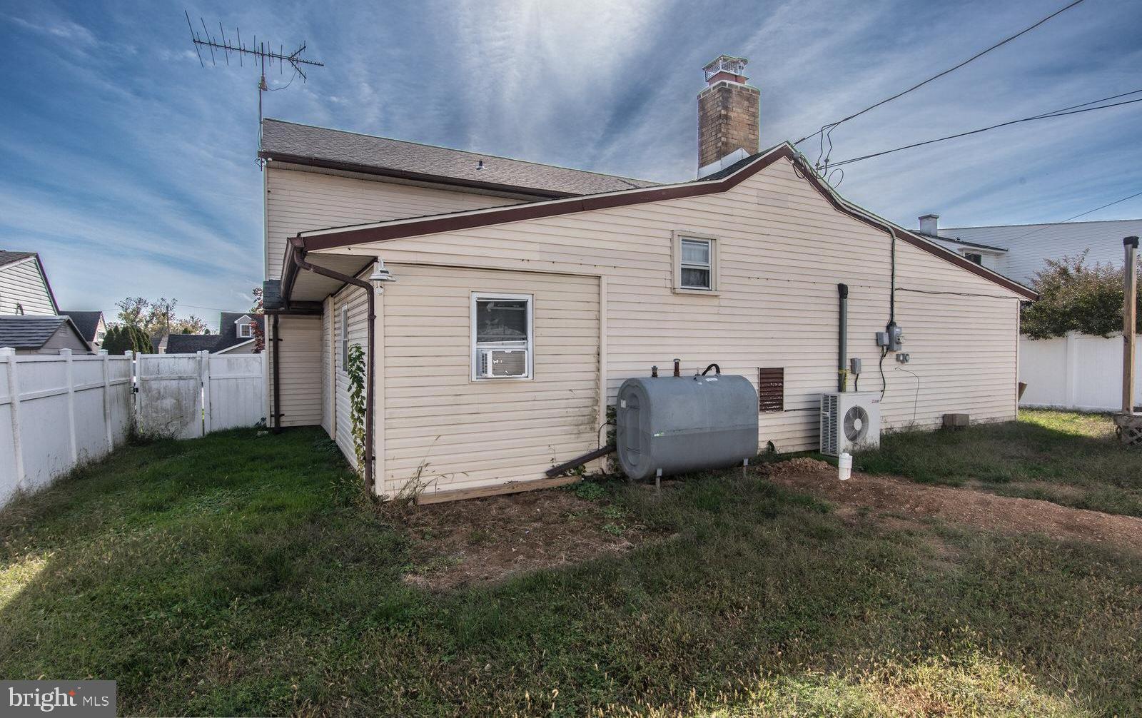 VERMILION HILL - Residential Lease