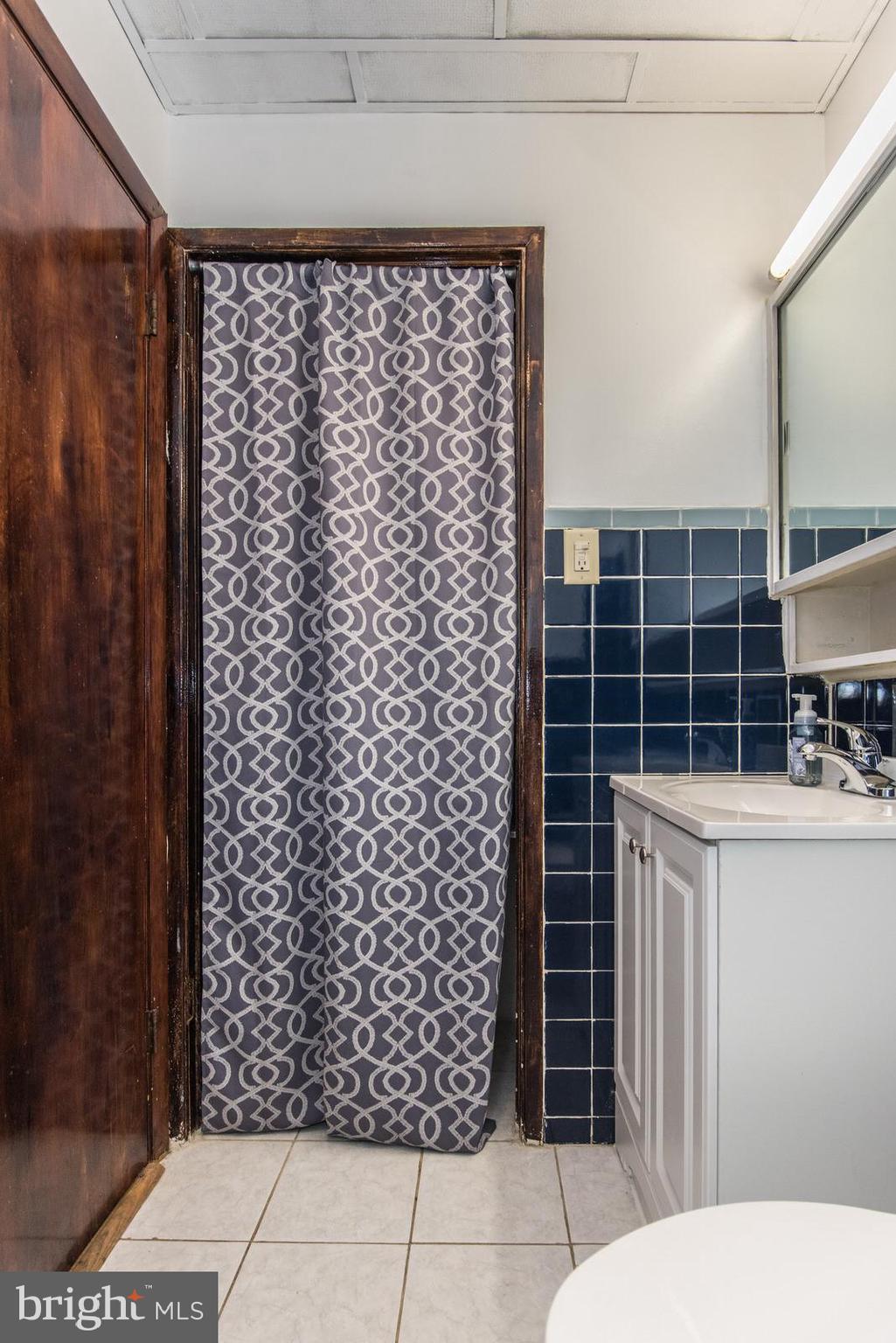 VERMILION HILL - Residential Lease