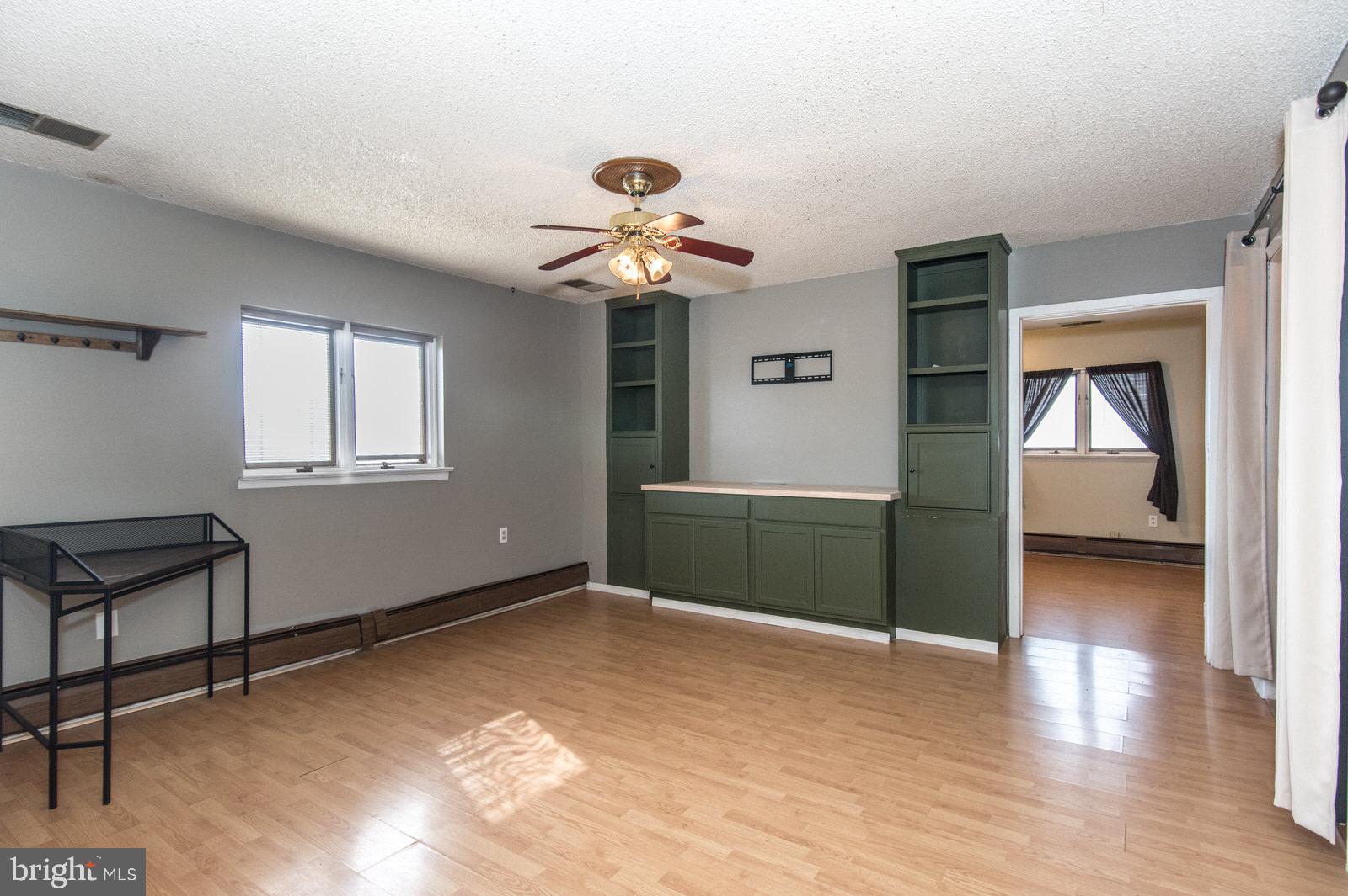 VERMILION HILL - Residential Lease