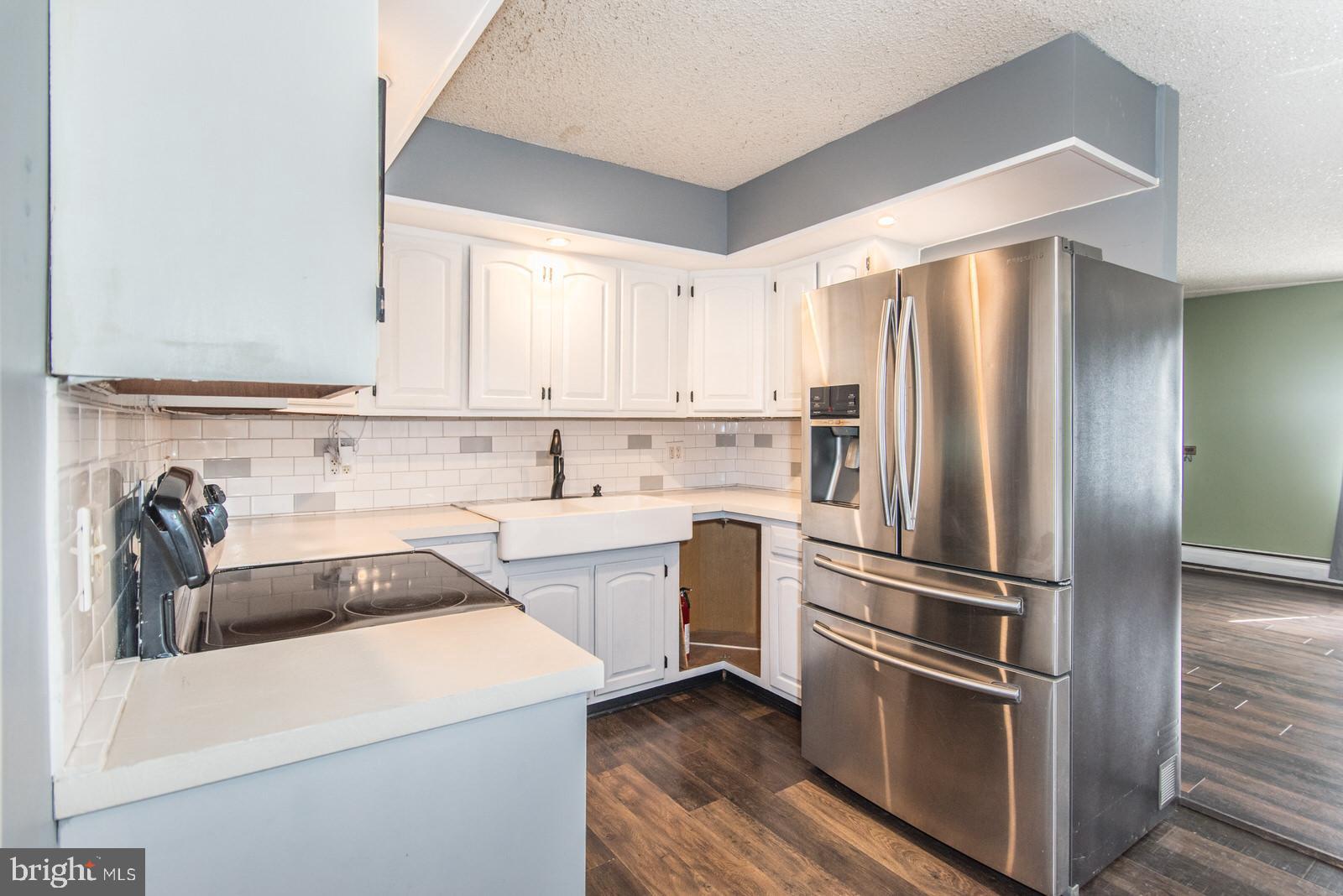 VERMILION HILL - Residential Lease